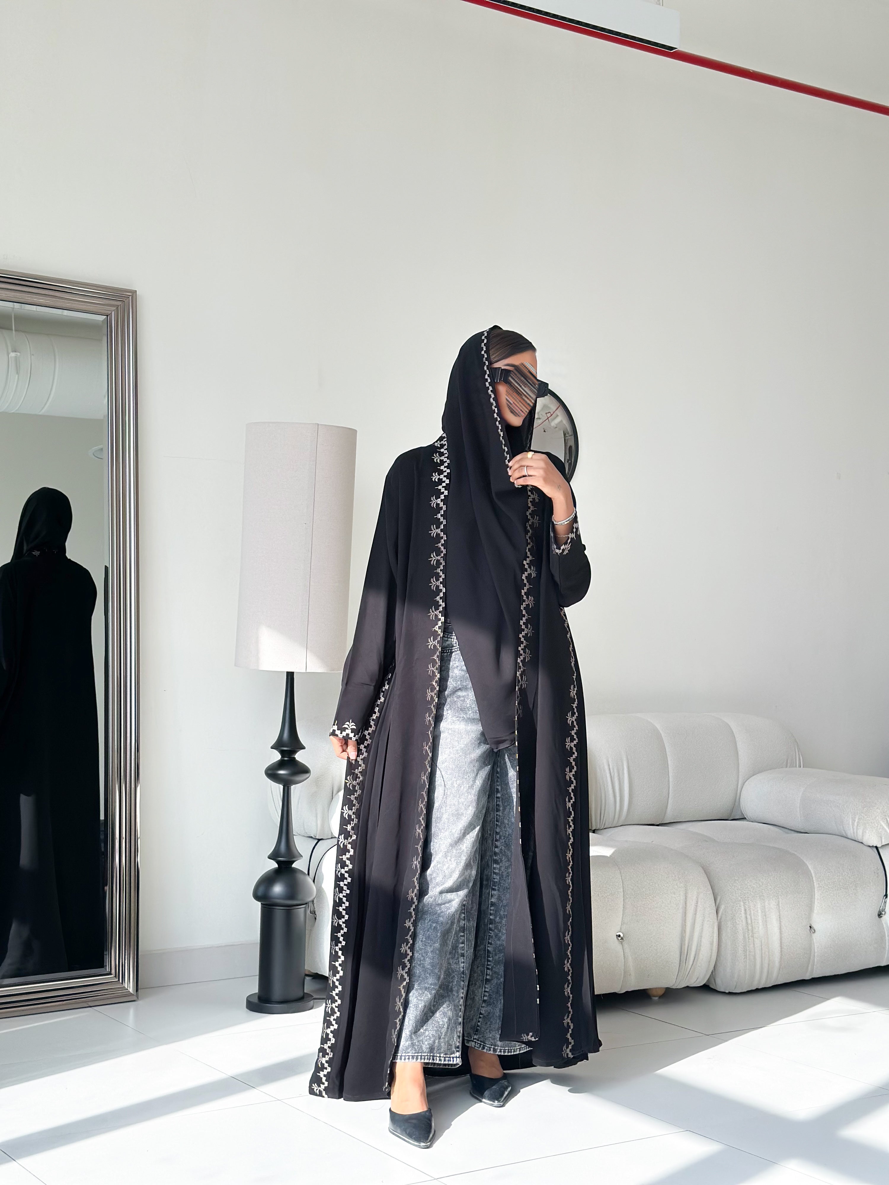 MW645 - Light Crepe Standing with Jacquard Half-Cloche