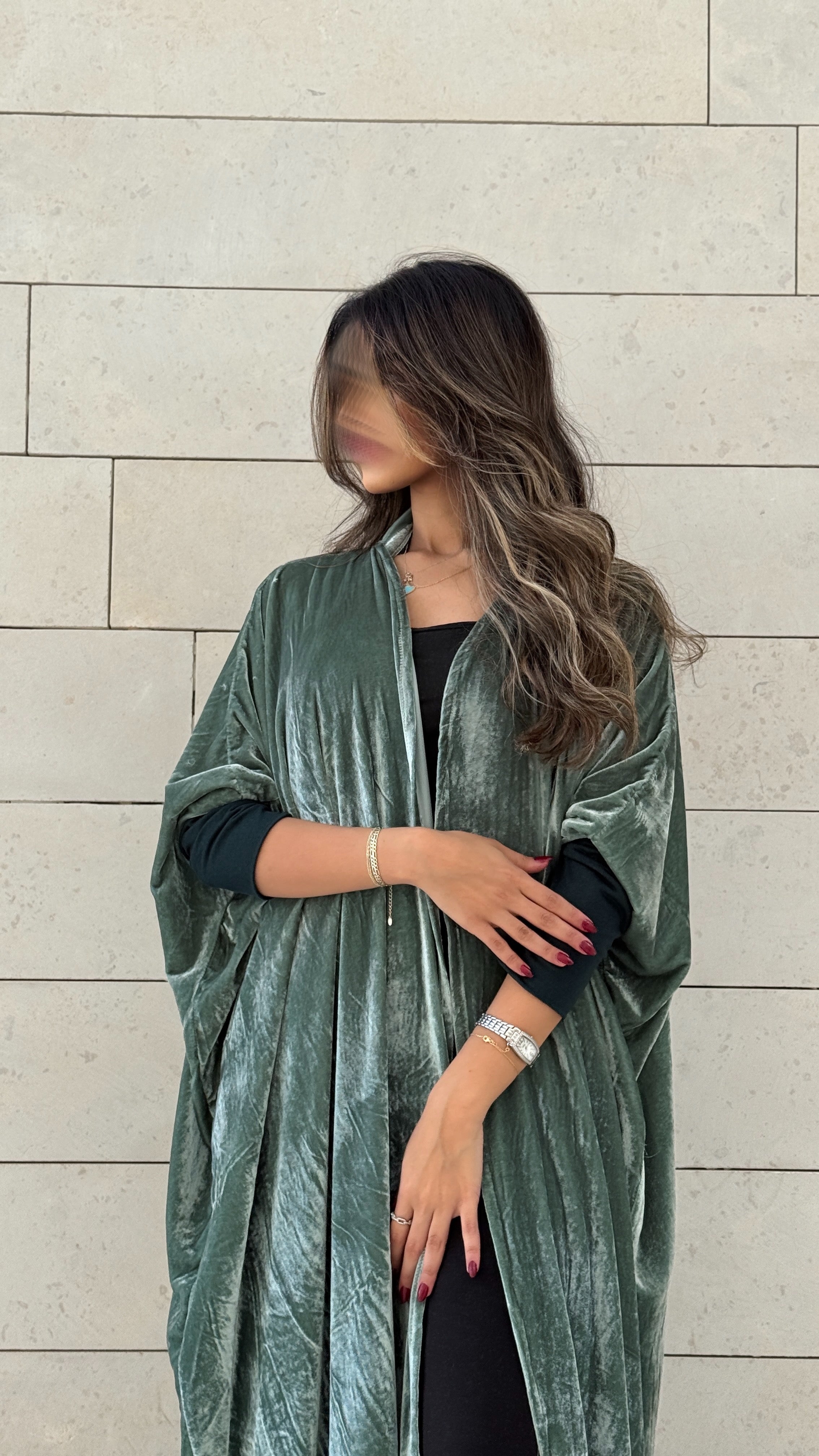 MWT564 - عباية مخمل زيتي فاتح مع أكمام استرتش - Aya