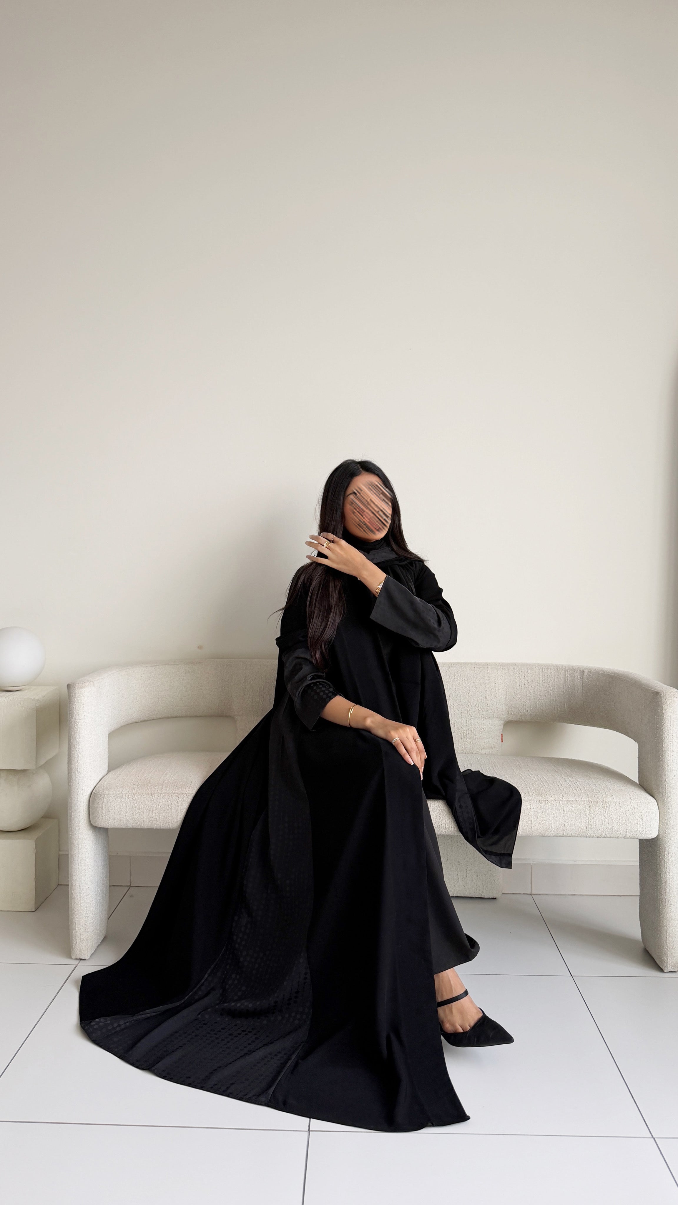 MW2144 - عباية كريب بقصة نص كلوش مع اضافه خامتين راقيه - Aya