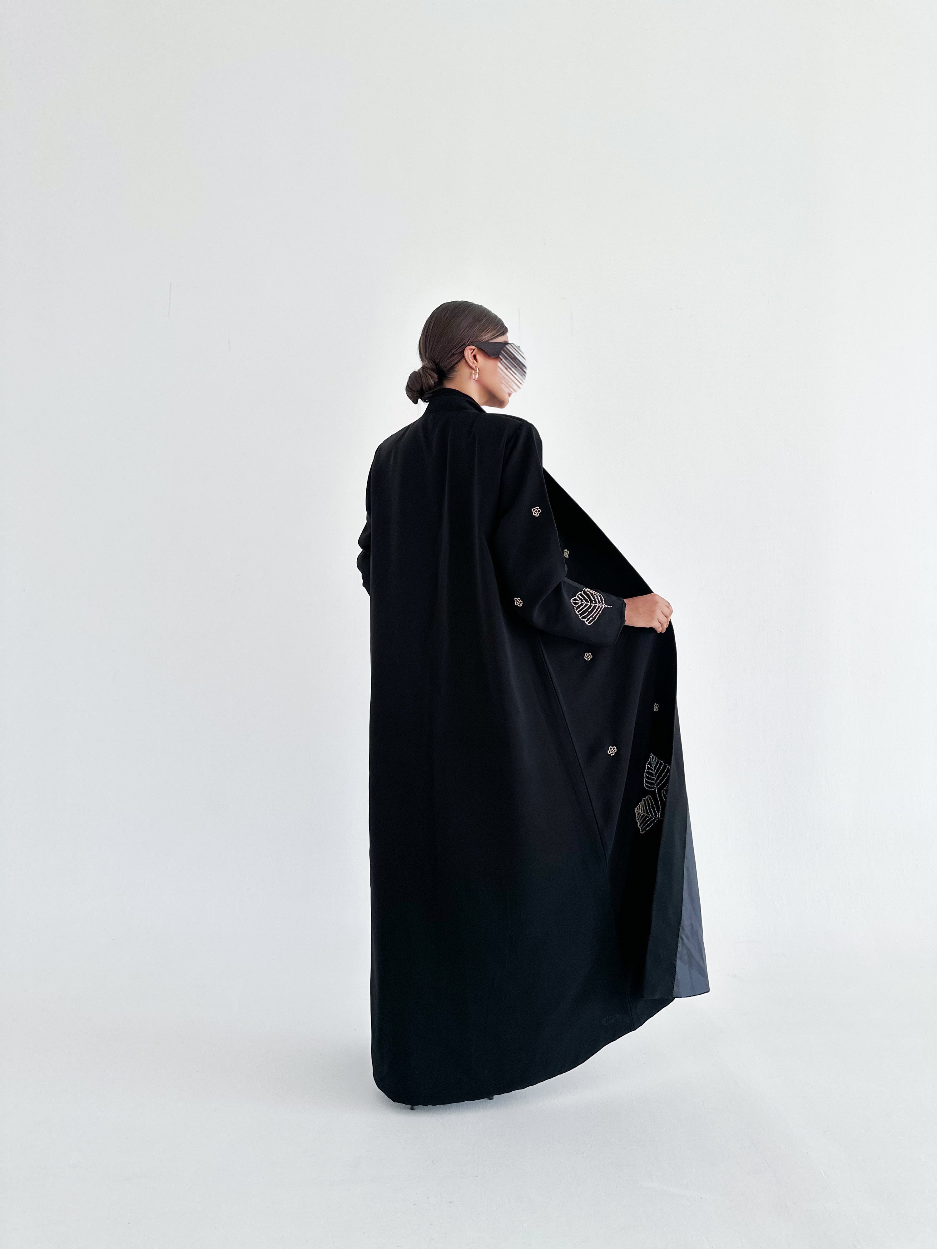 MW645 - Light Crepe Standing with Jacquard Half-Cloche