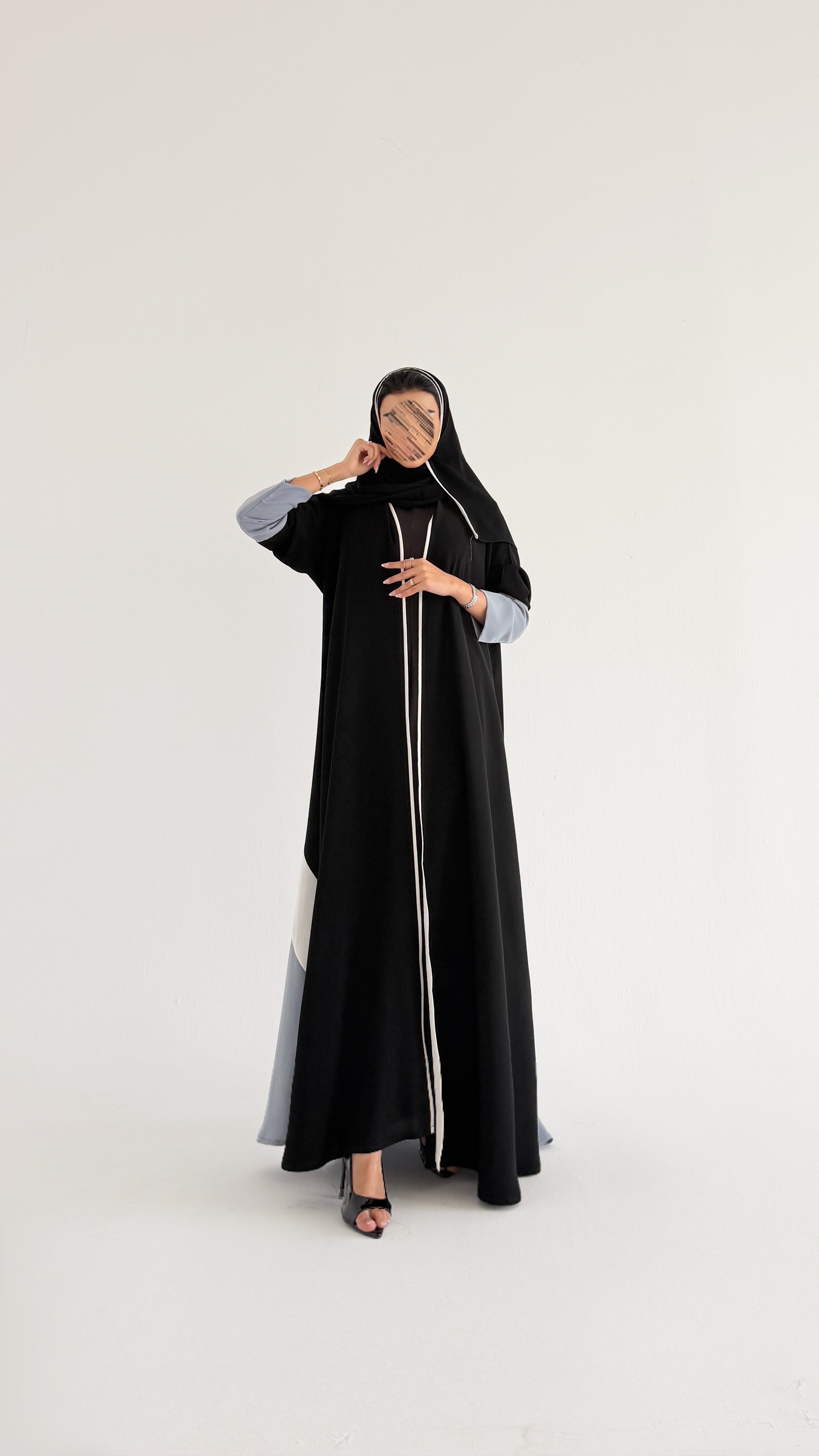 MWT1254 - عباية اسود بتدخيله سماوي - Aya