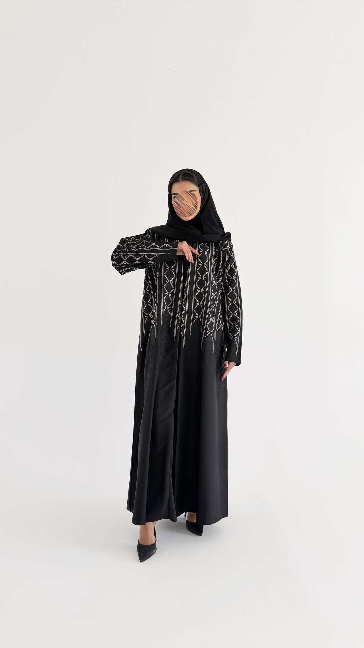 MWT1024 - عبايه بتطريز بنص الامام والخلف - Aya