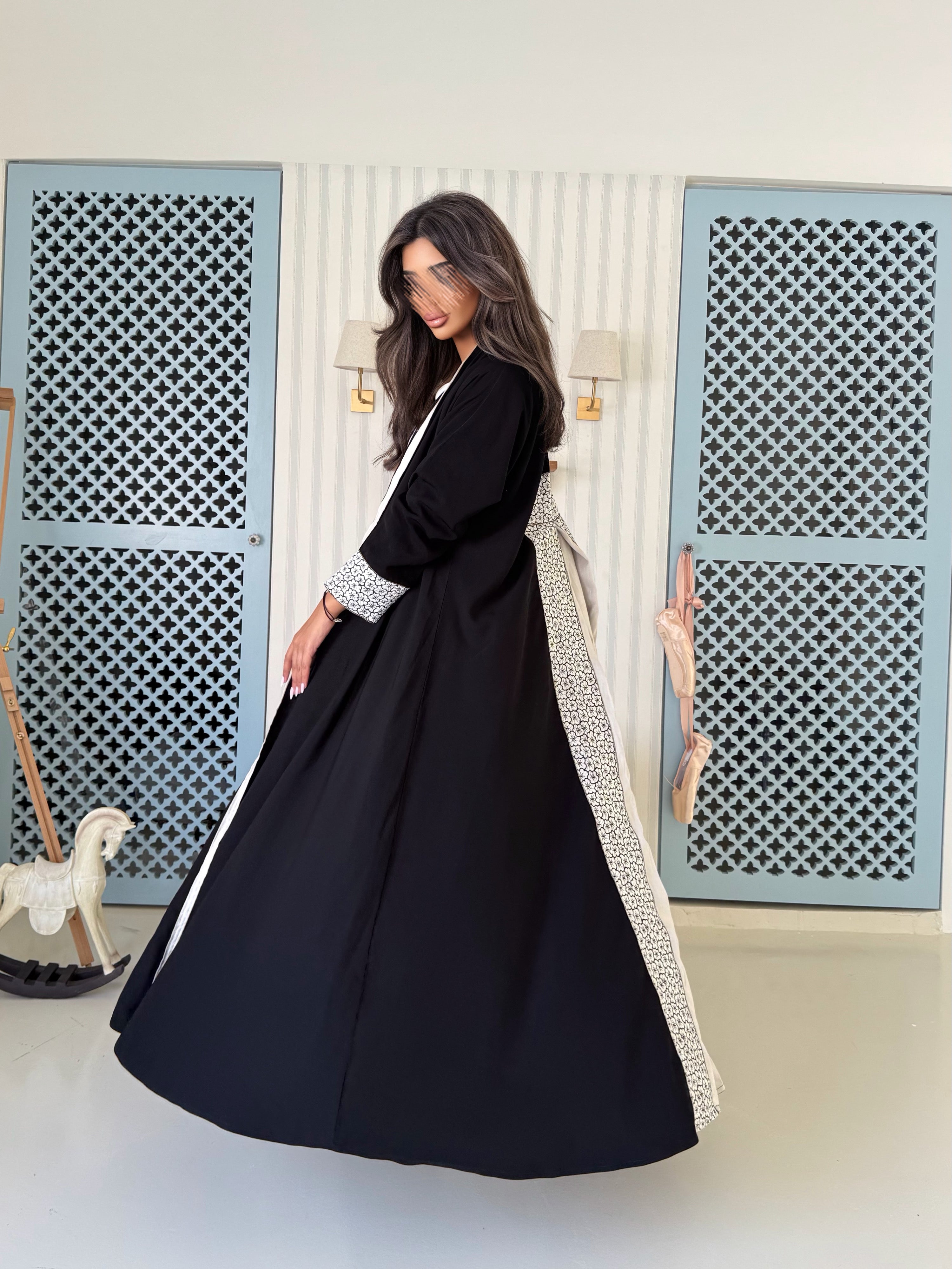 MW645 - Light Crepe Standing with Jacquard Half-Cloche