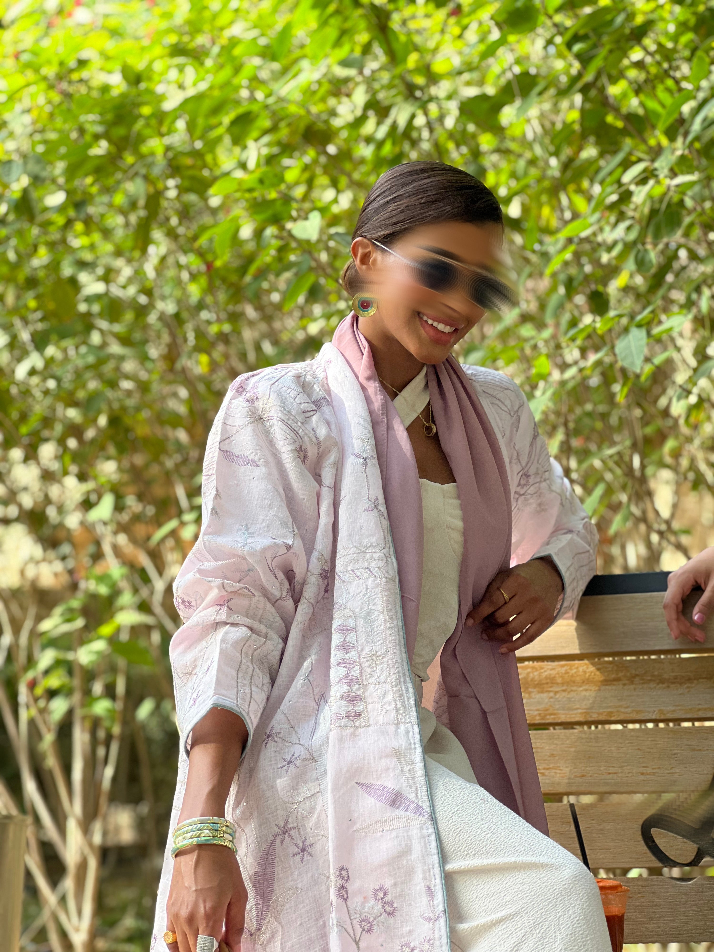 MW1378 - عباية لينن مطرزة باللون الوردي - Aya