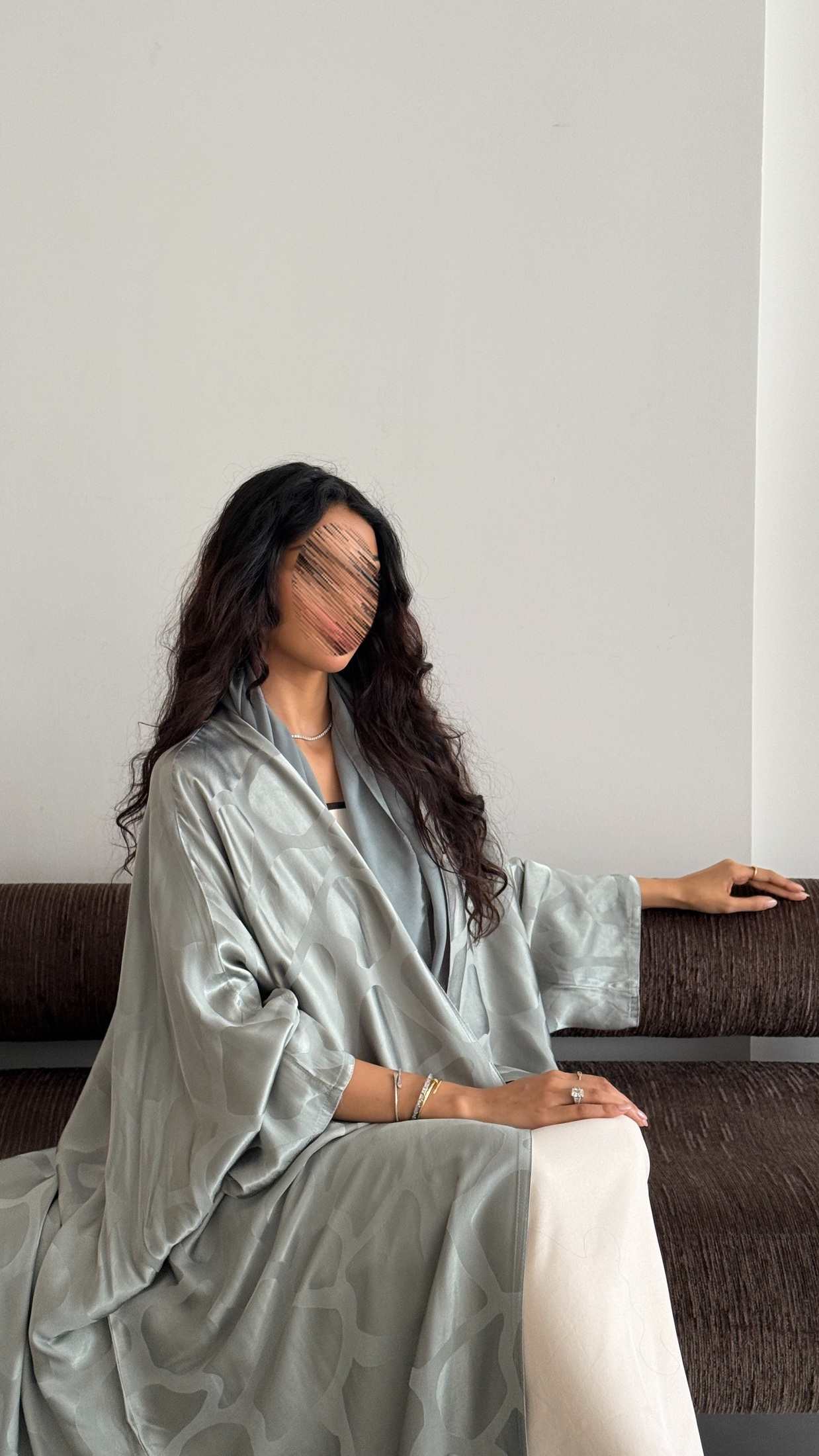 MWT5079 - ستايل يومي عبايه حرير اخضر فاتح نص بشت خفيفة و مريحة ومناسبة لكل يوم - Aya