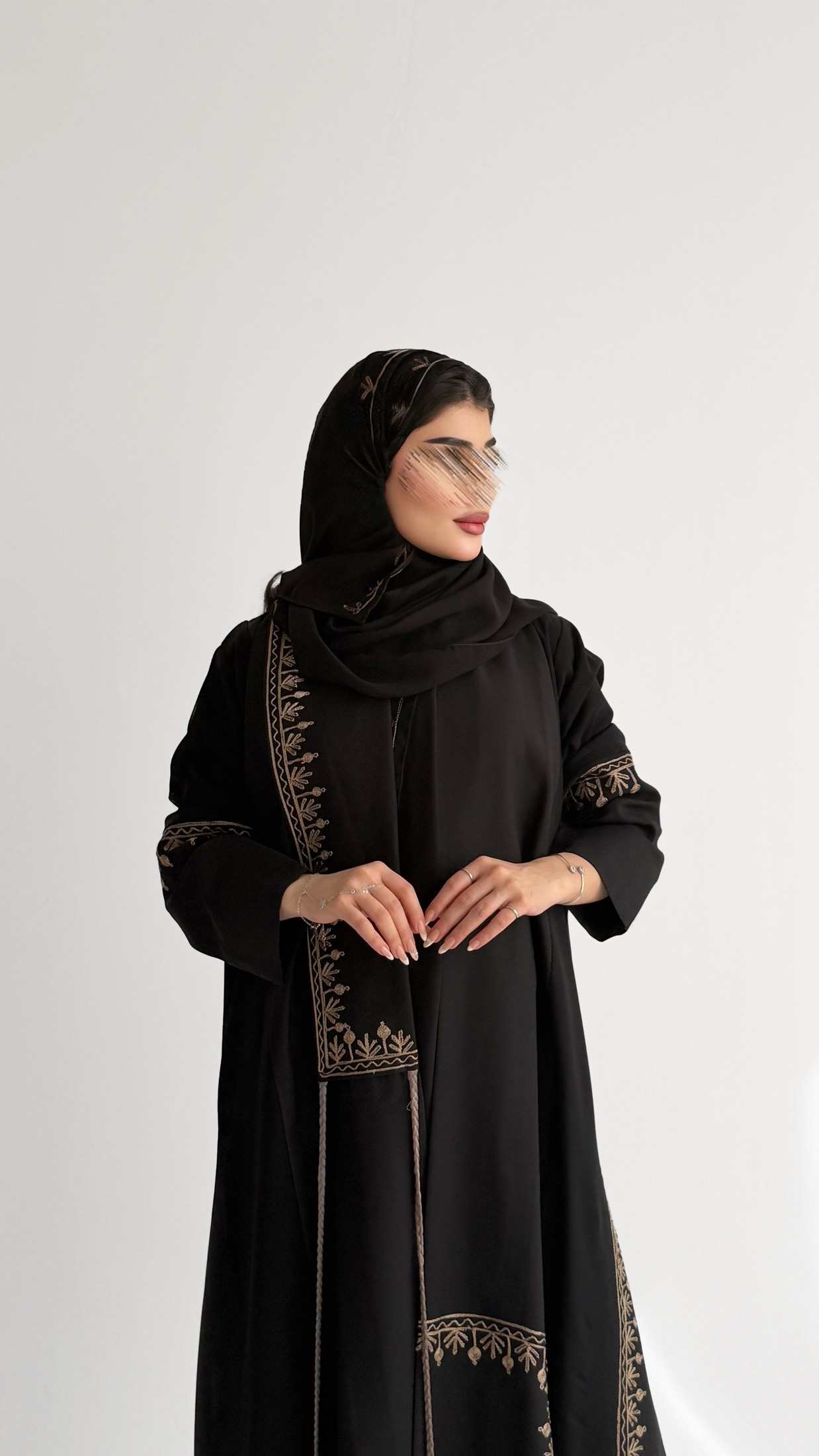 MWT1031 - عباية اسود بتطريز من الامام واضافه دندوشة - Aya