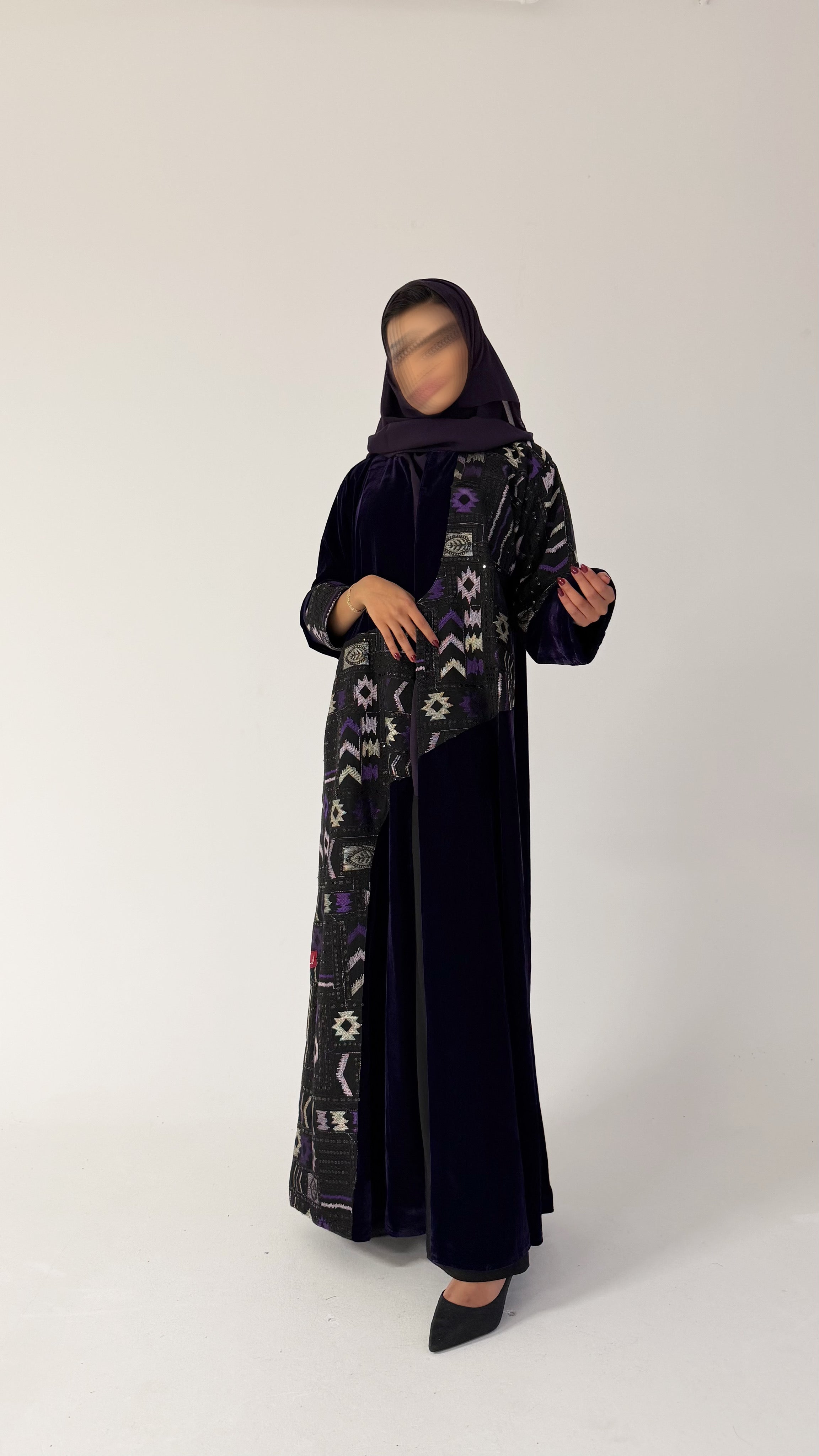 MWT544 - عباية مخمل موف مع تطريز هندي - Aya