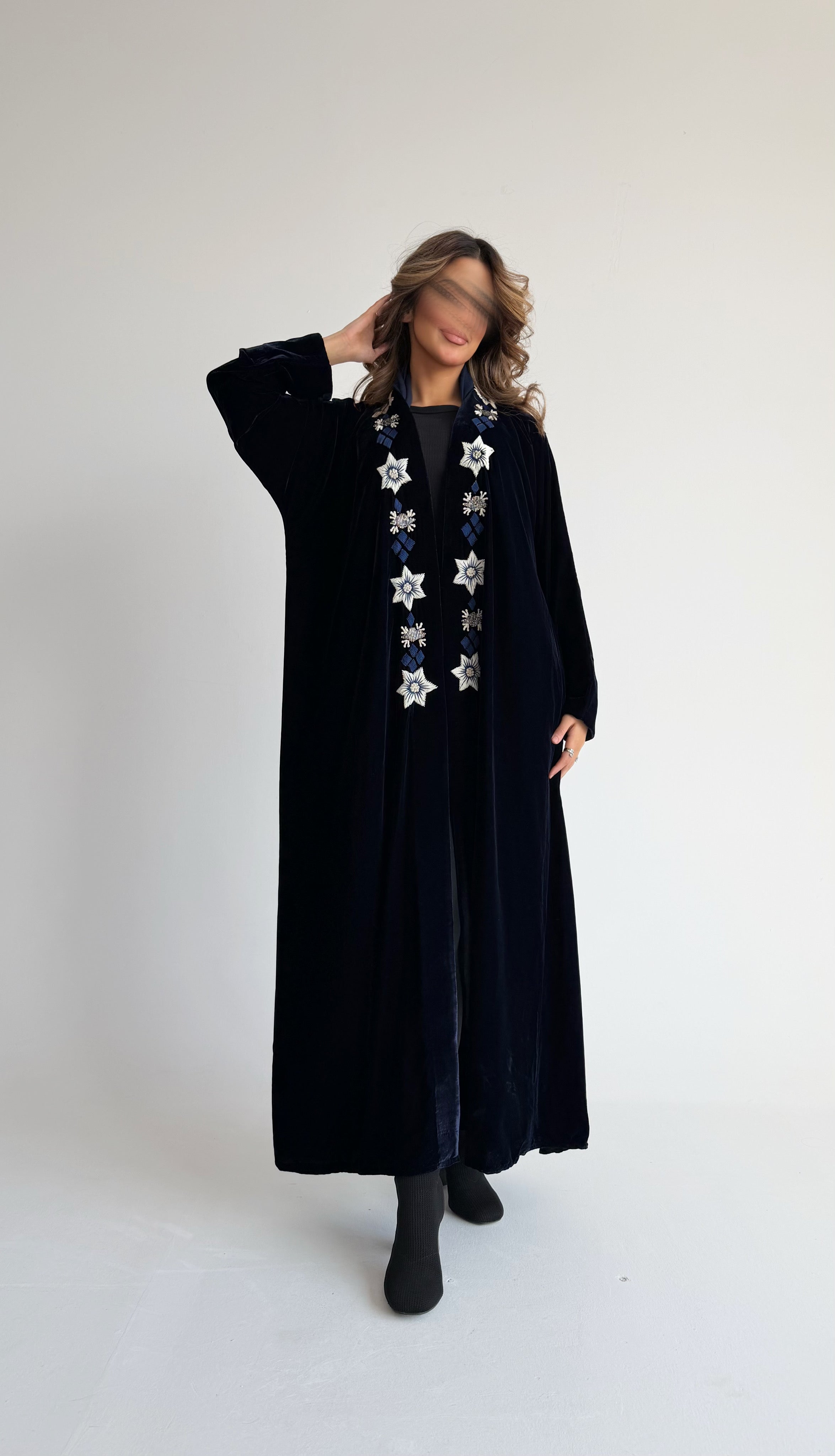 MWT360 - عباية مخمل كحلي تطريز شك - Aya