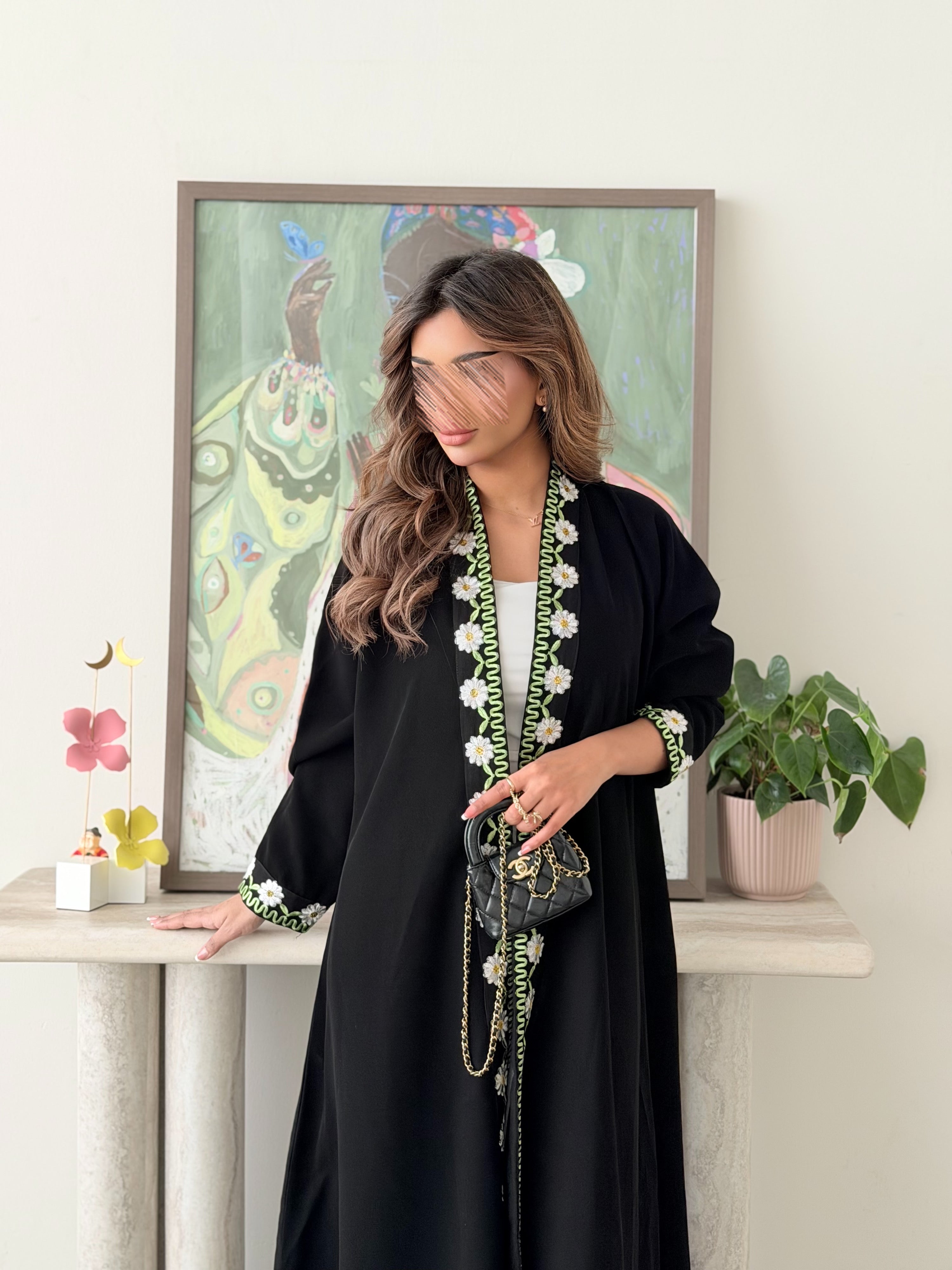 MWT791 - عباية كريب أسود مع تطريز ورود - Aya