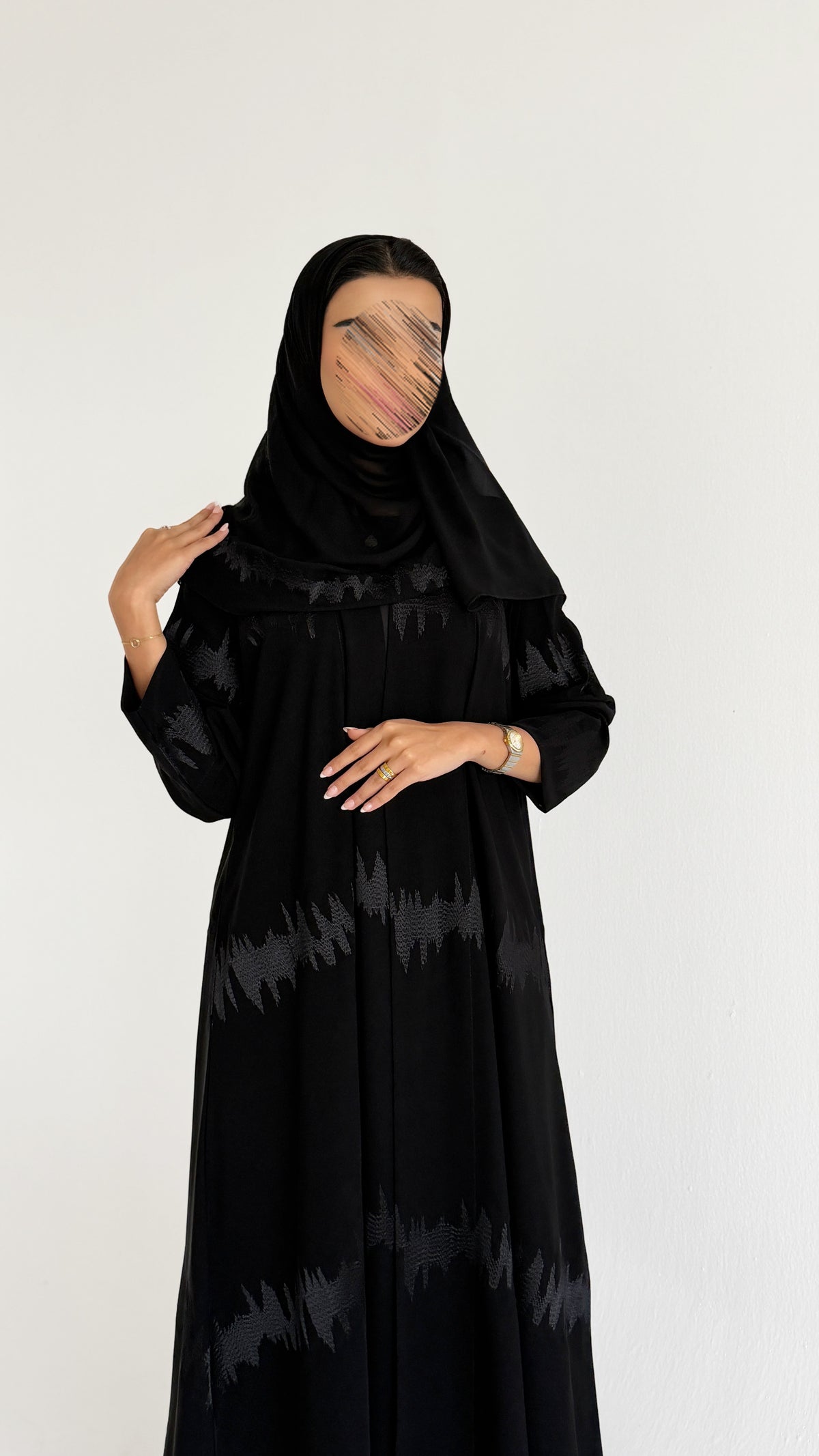 MW461 - عباية سوداء مطرزة اسود - Aya