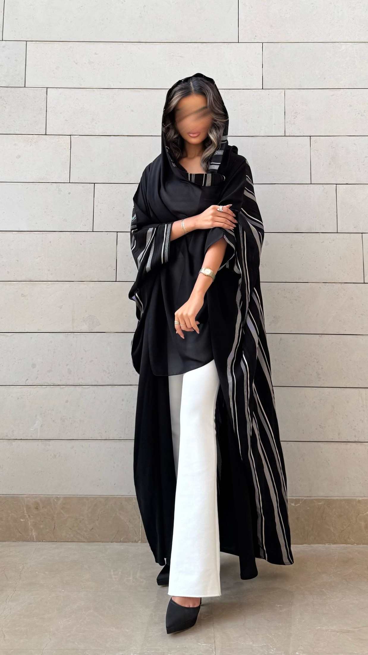 MW1592 - عباية سوداء كريب بظهر مخطط | Black Crepe Abaya with Striped Back - Aya
