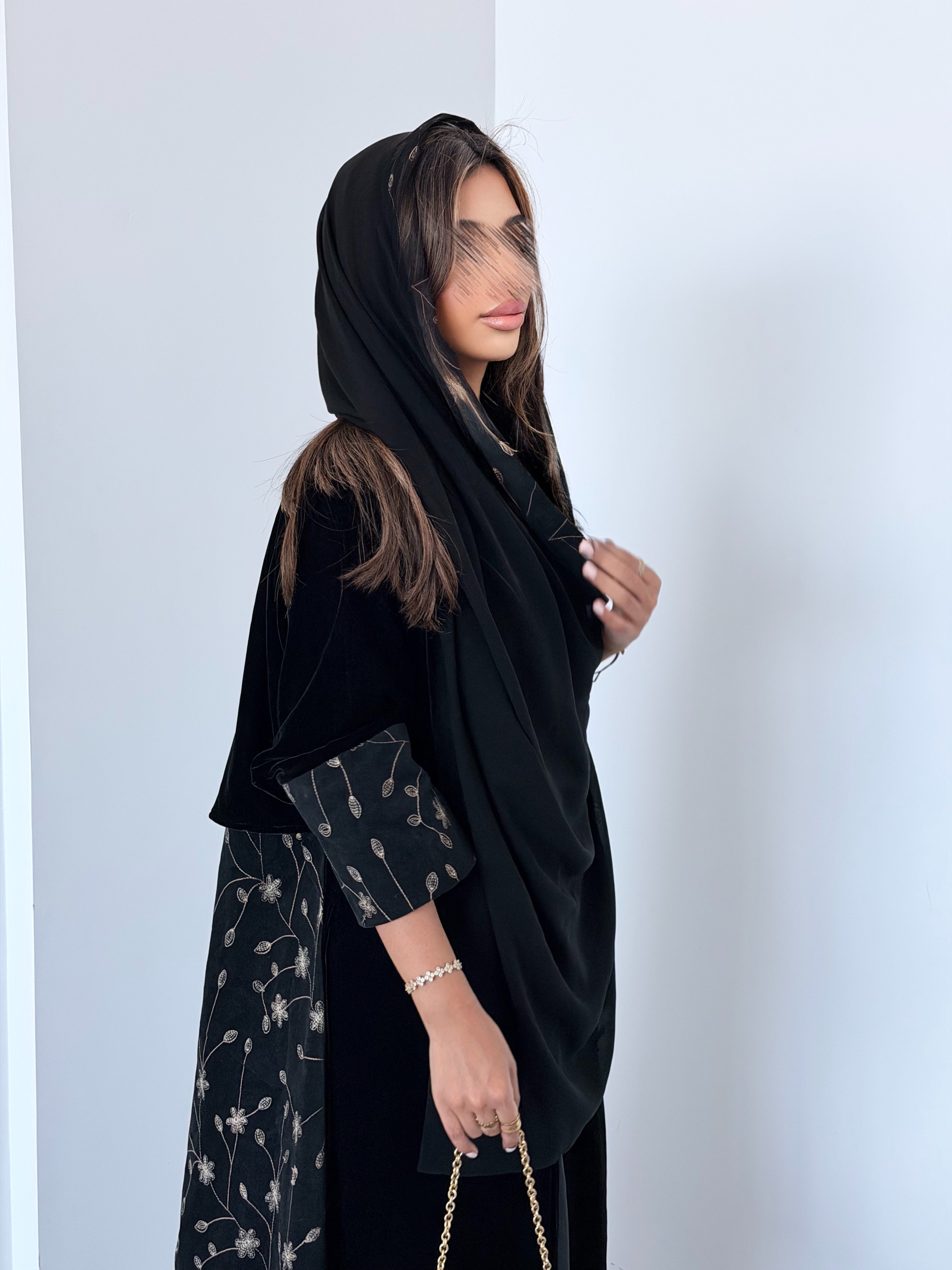 MW645 - Light Crepe Standing with Jacquard Half-Cloche