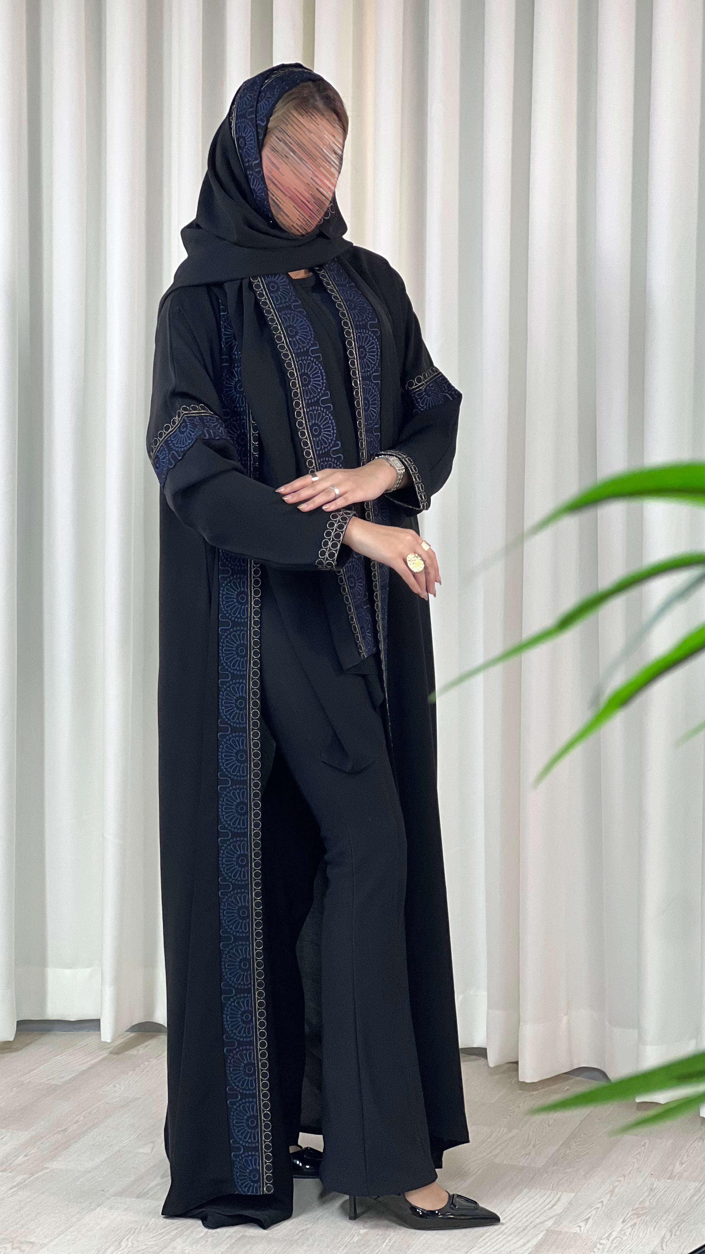 MWT439 - عباية سودا مع تطريز ازرق - Aya