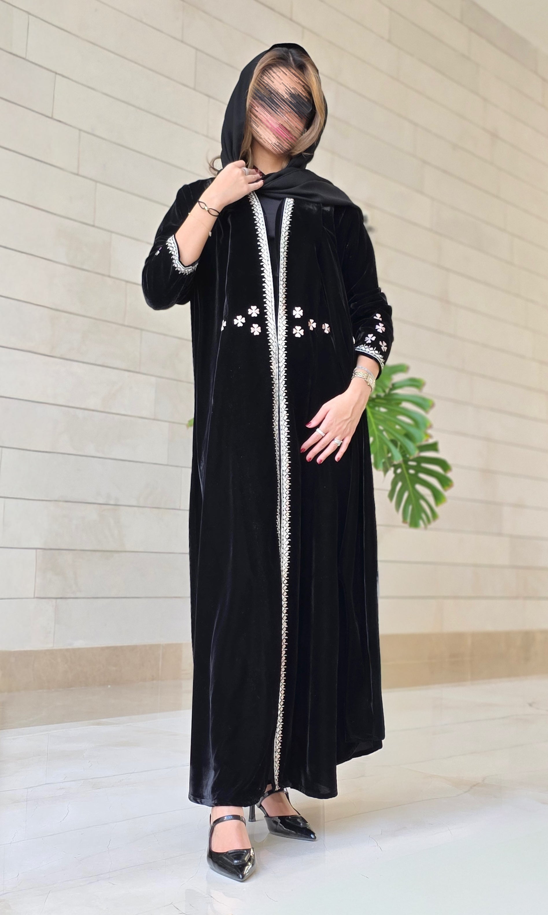 MWT655 - عباية تطريز مخمل اسود - Aya