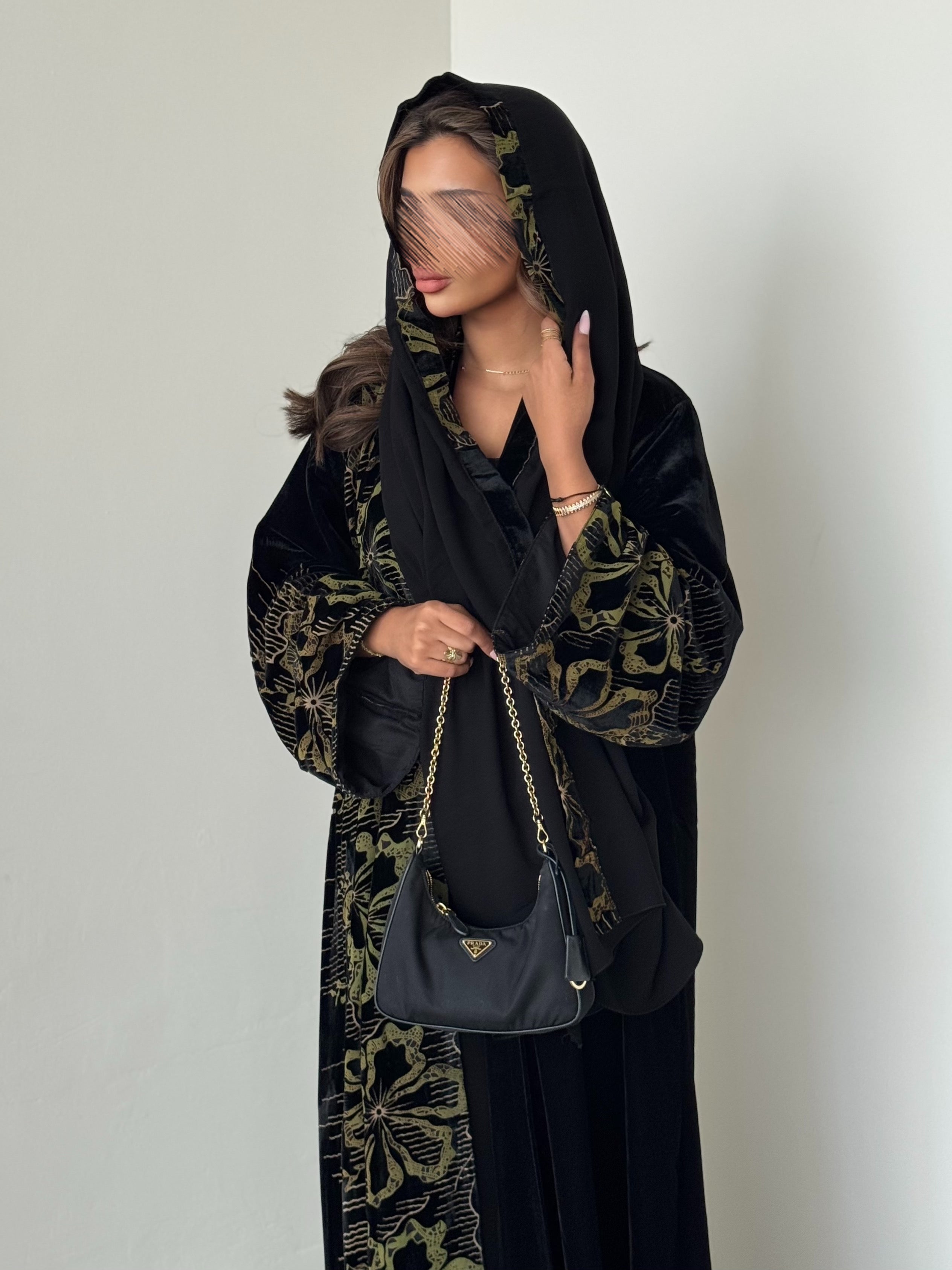 MWT555 - عباية مخمل مع شيفون طباعة - Aya