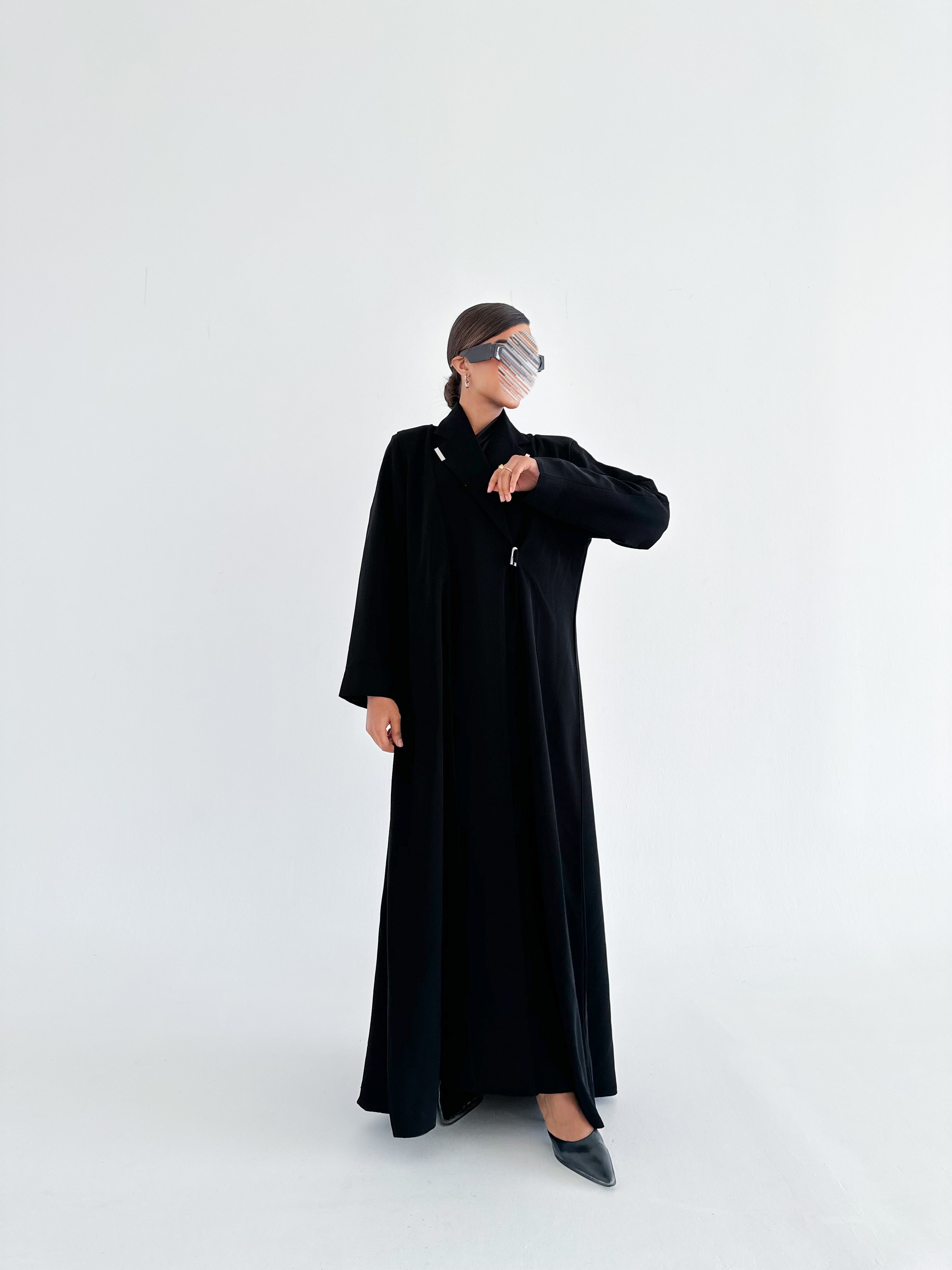 MW645 - Light Crepe Standing with Jacquard Half-Cloche