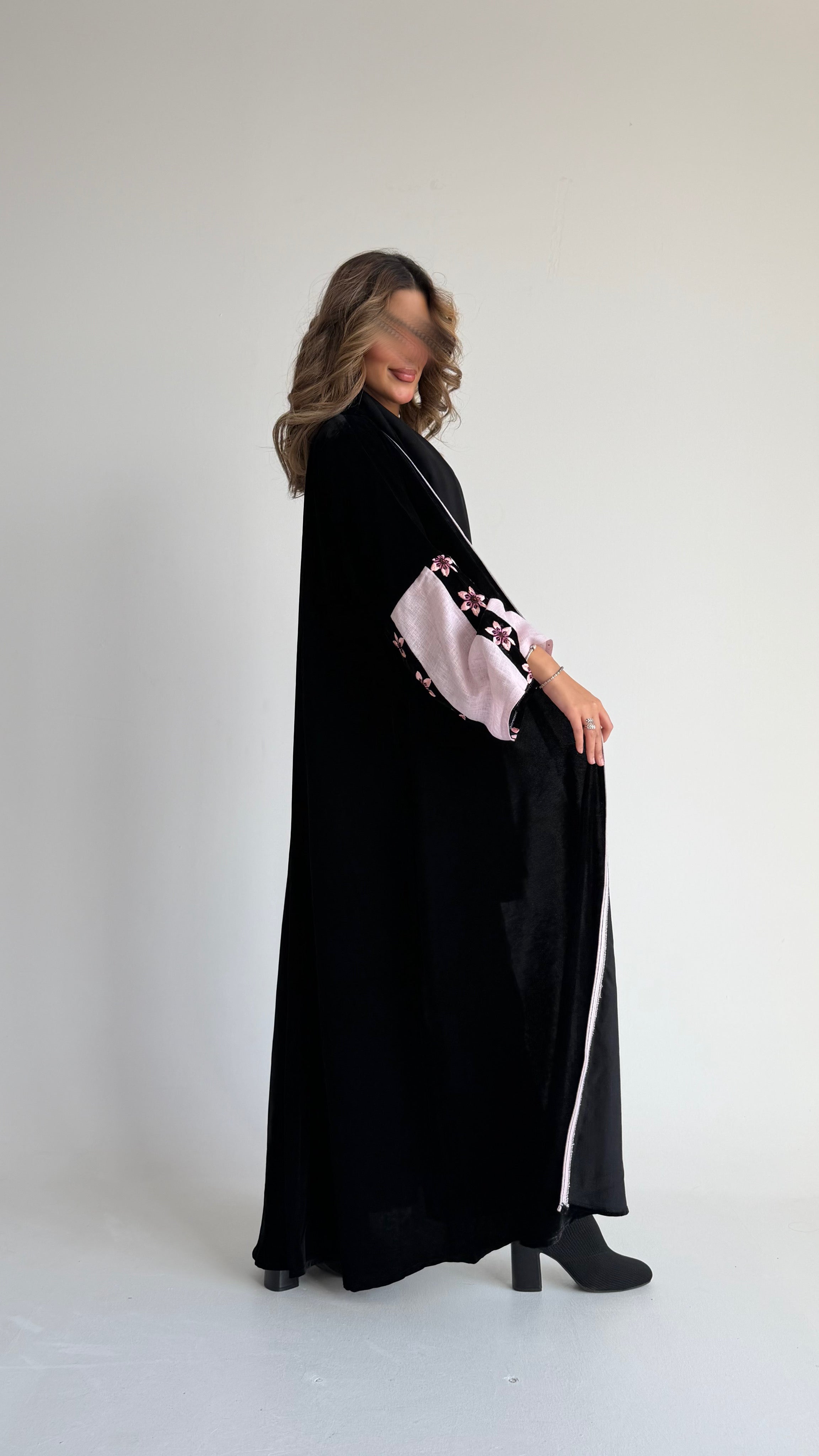 MW1796 - عباية مخمل تطريز كمبيوتر - Aya