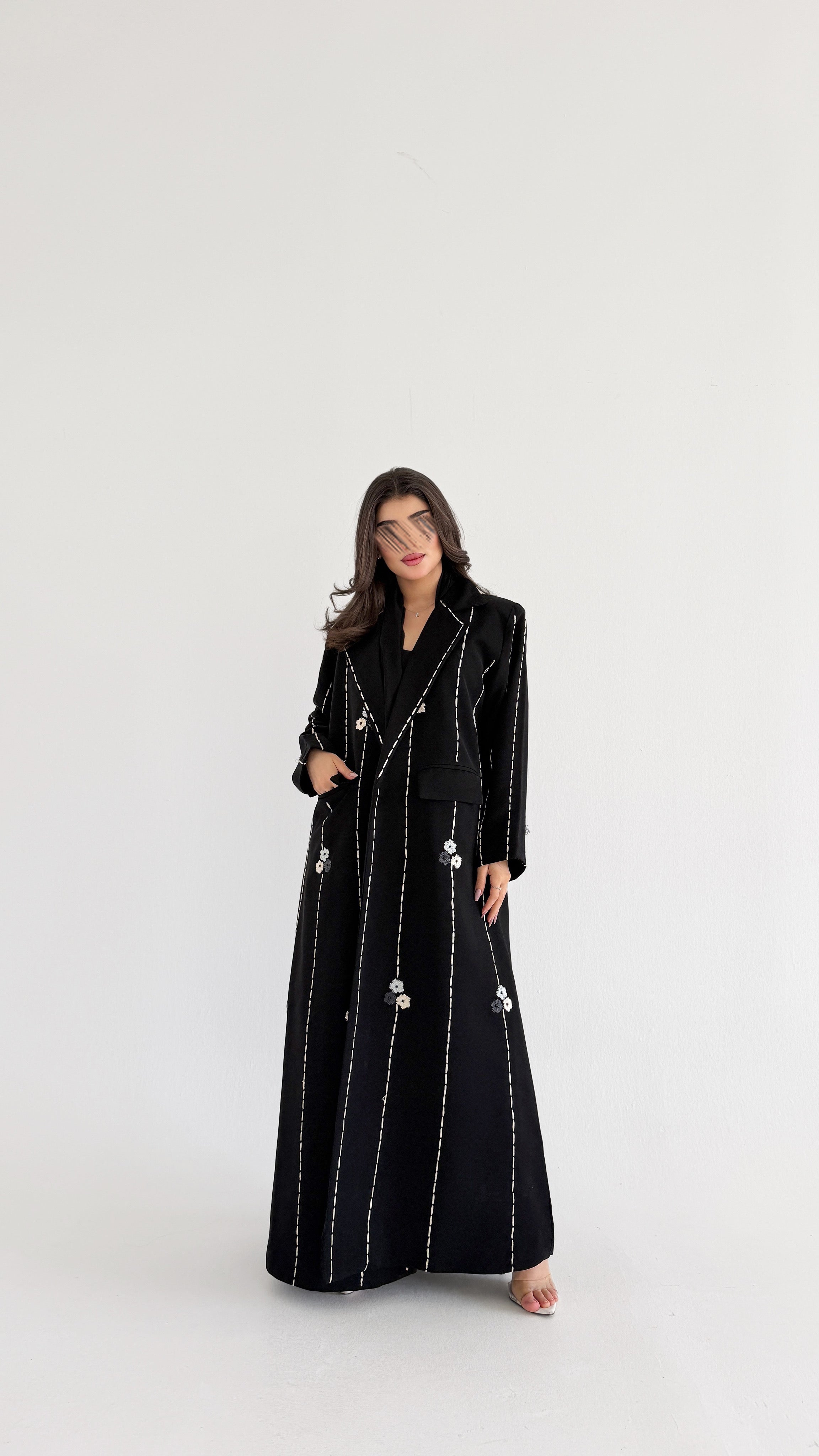 MW2098 - عبايه كريب مع اضافة تطريز انيقة - Aya