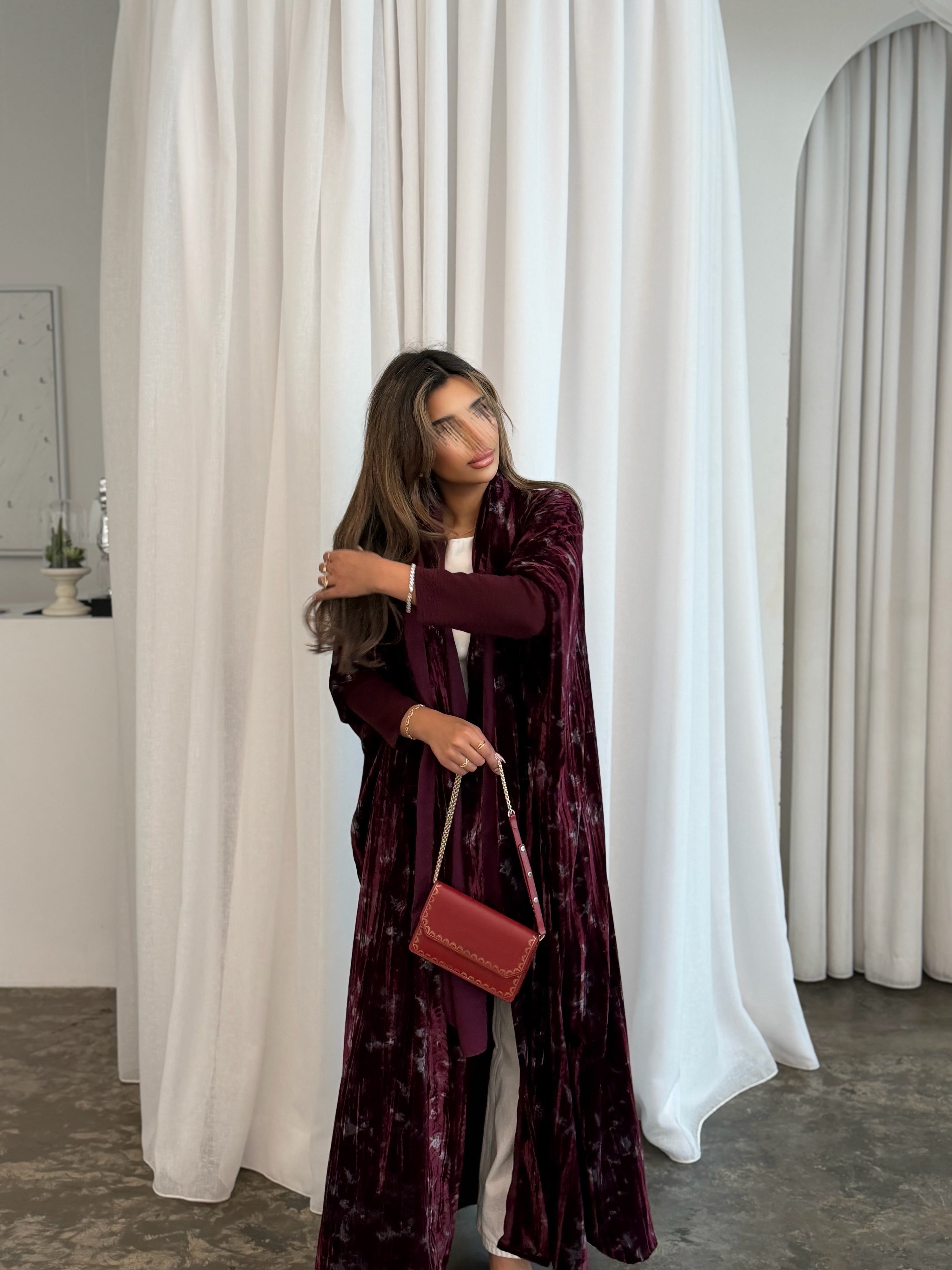 MWT996 - عبايةمخمل عنابي نص بشت - Aya