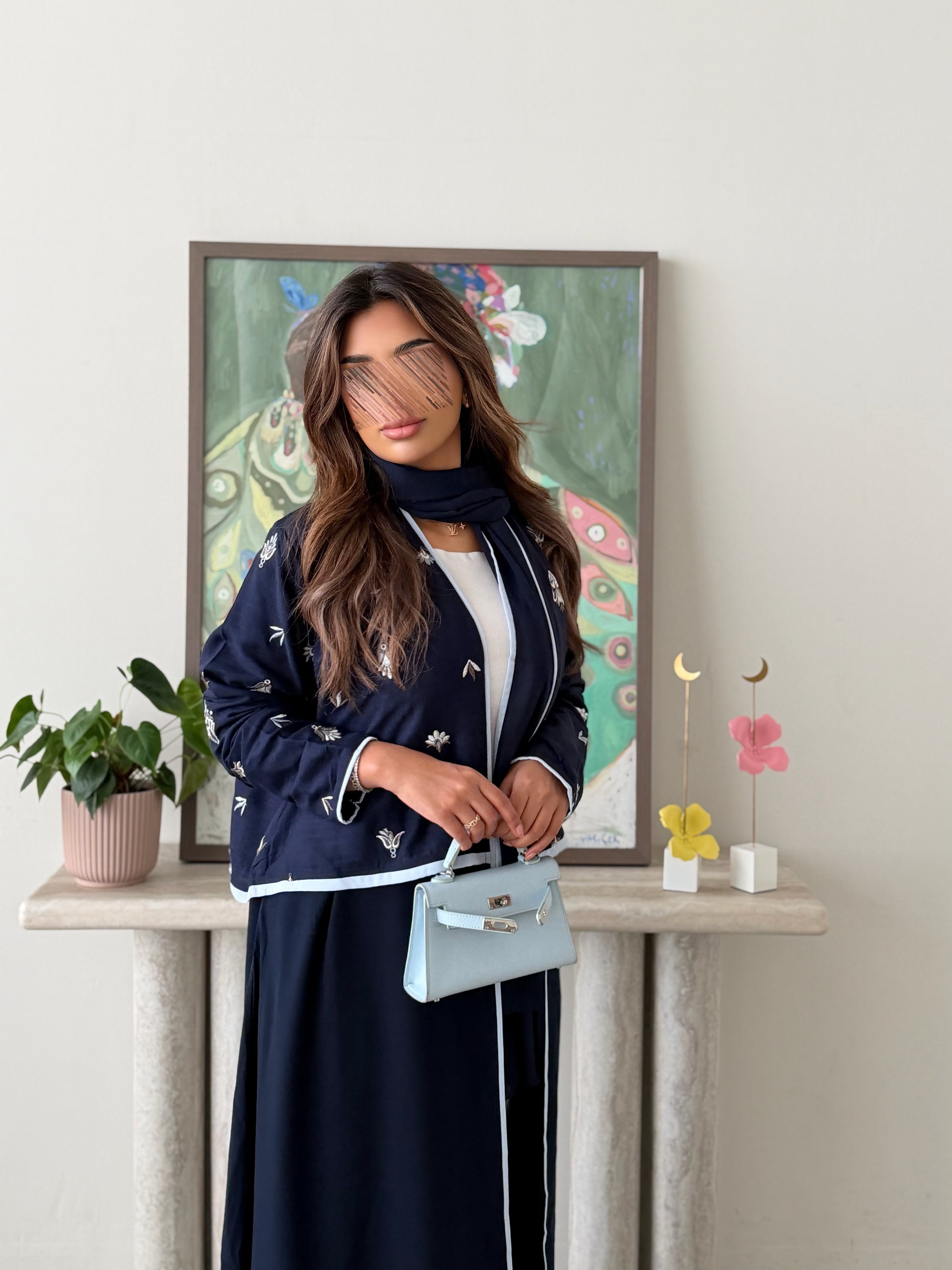 MWT2000 - عبايه كريب كحلي مع تدخيله لنن - Aya