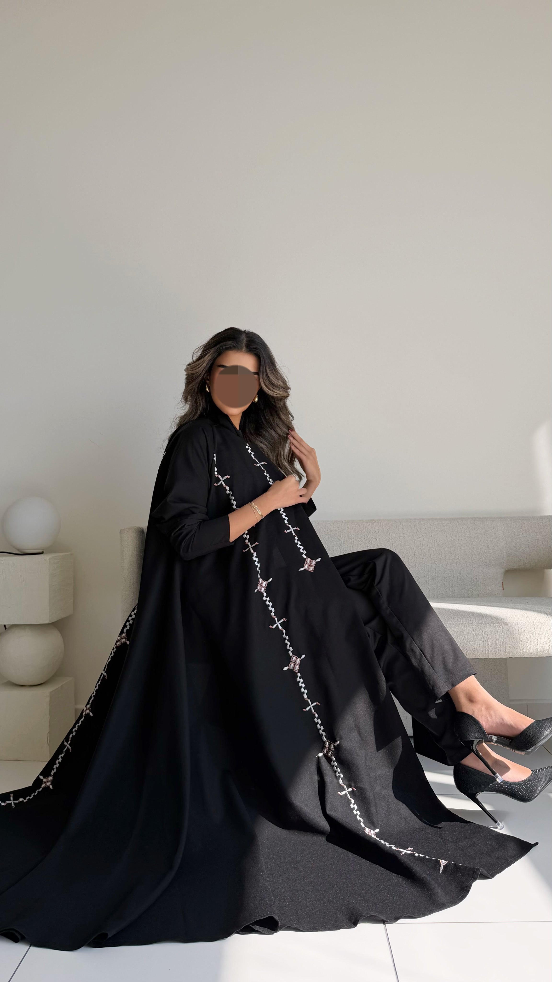 MWT640 - عباية اسود تطريز