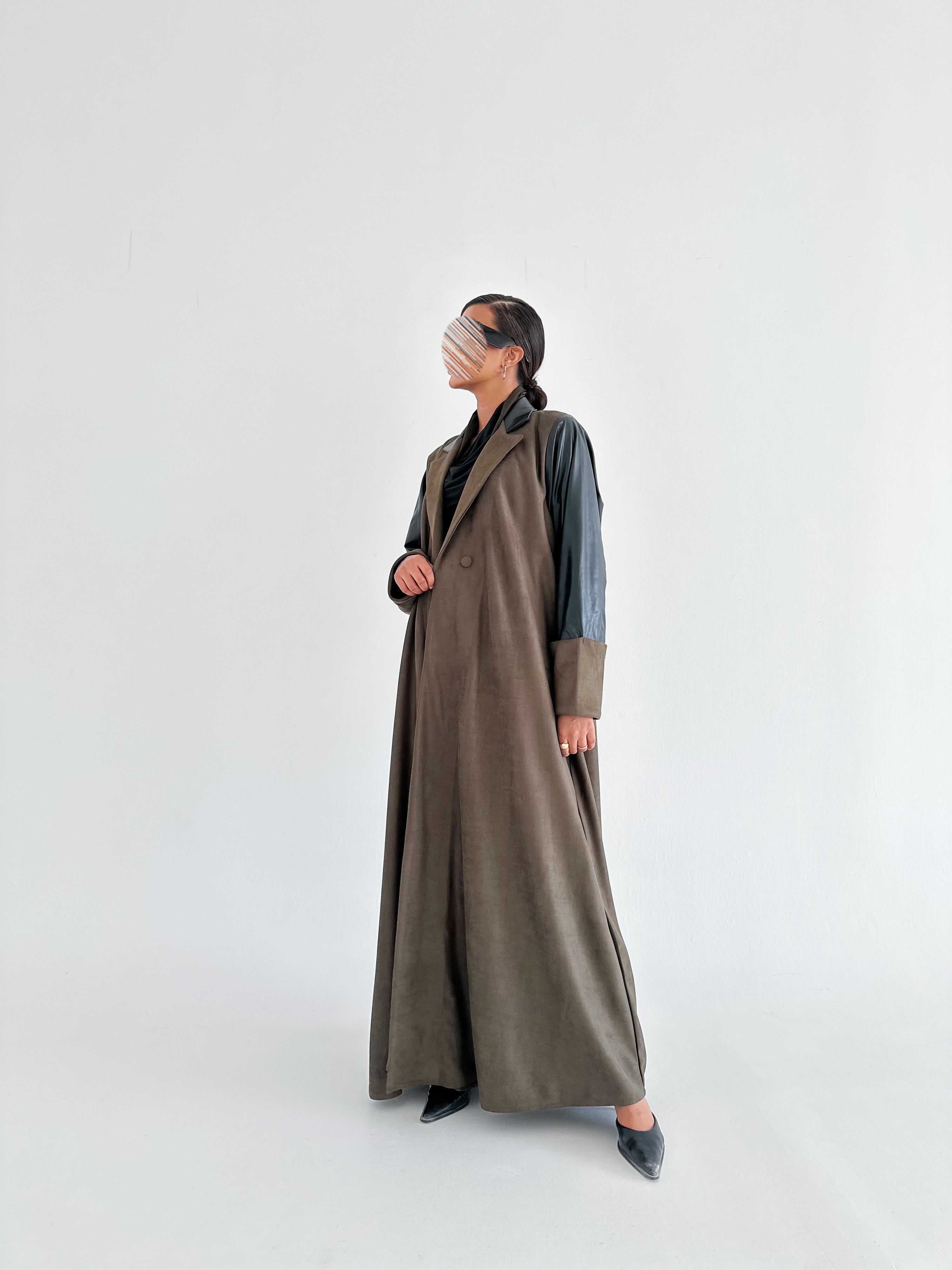 MWT670 - عباية شامواه مع تدخيلة جلد