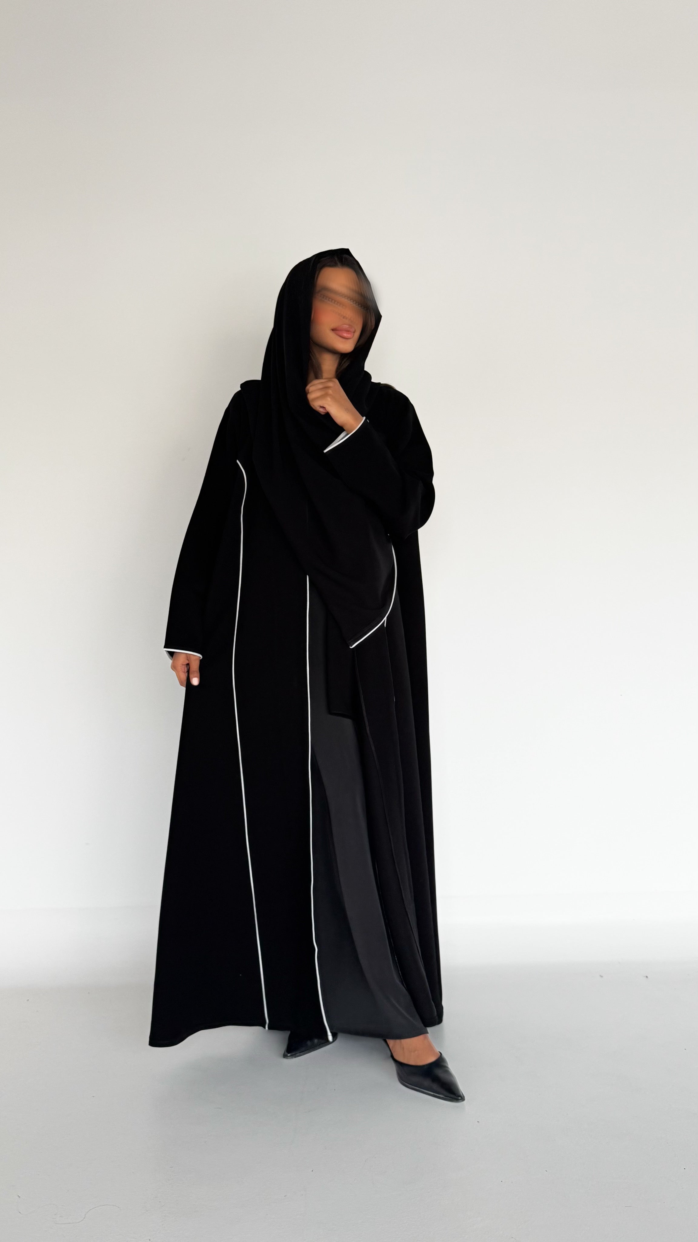 MW1746 - عباية اسود مع اضافة تحديد قيطان - Aya