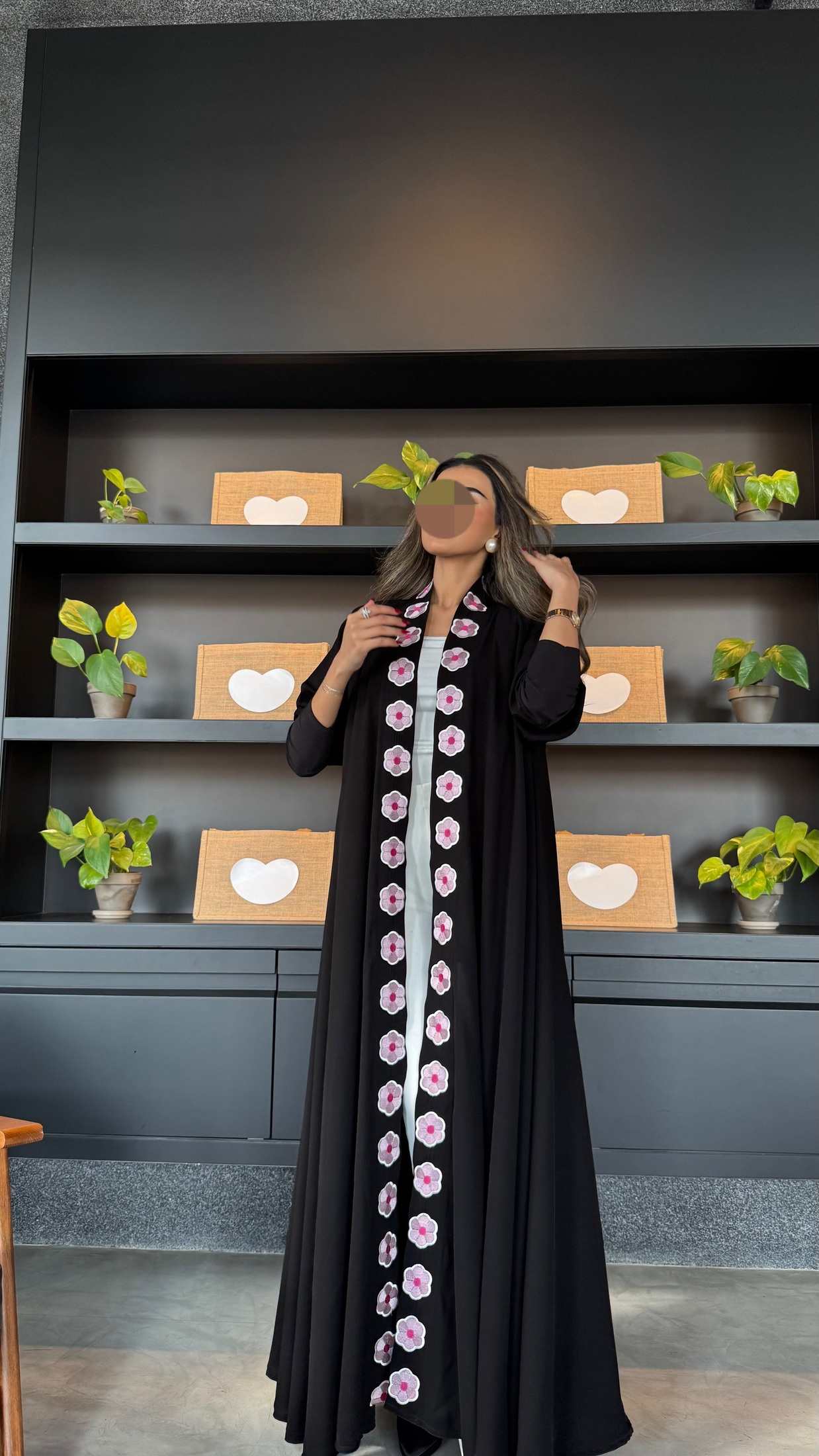 MW1536 - عباية سوداء بورود | Flowery Black - Aya