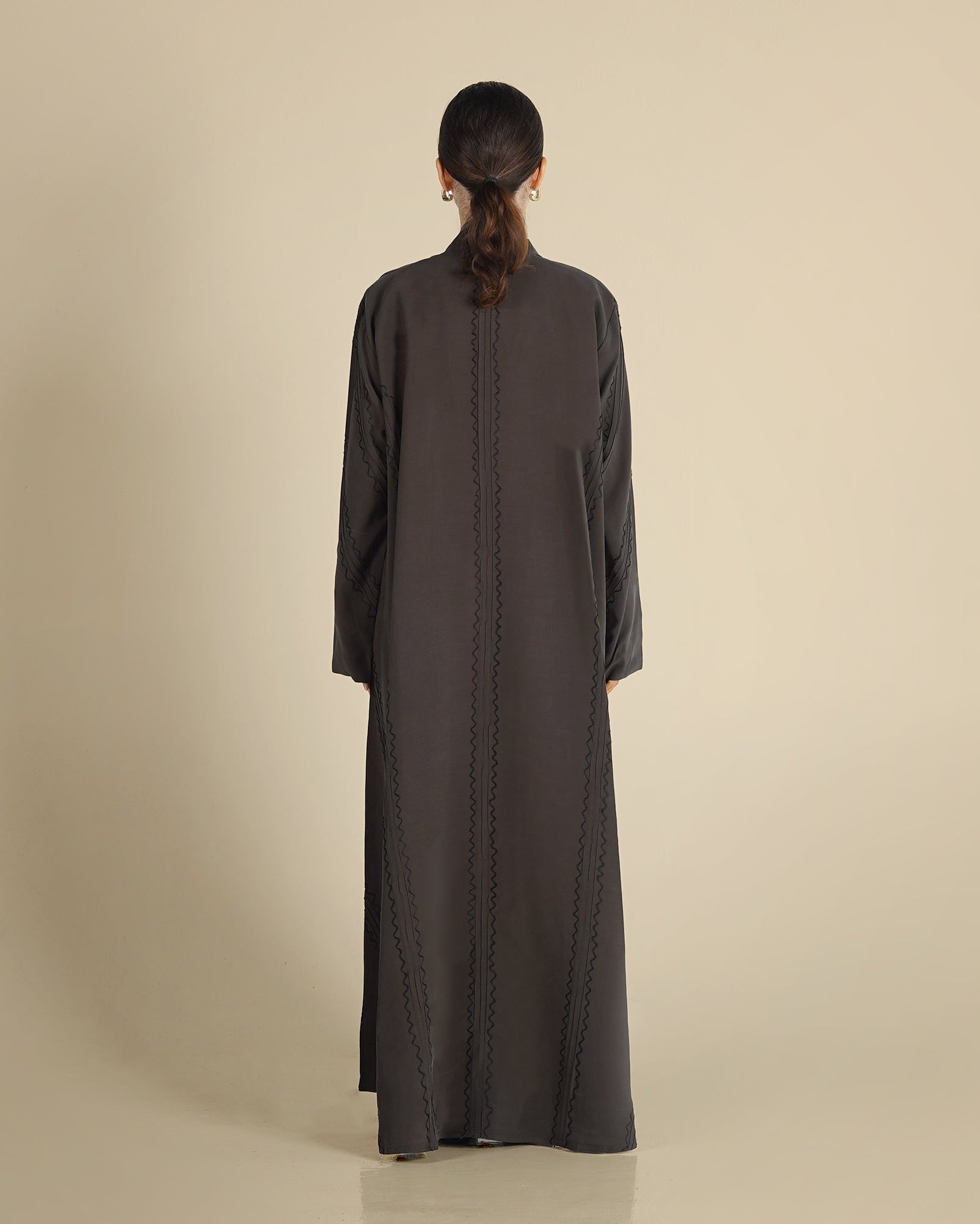 MW1285 - عباية حرير ياباني وتطريز مموج - Aya