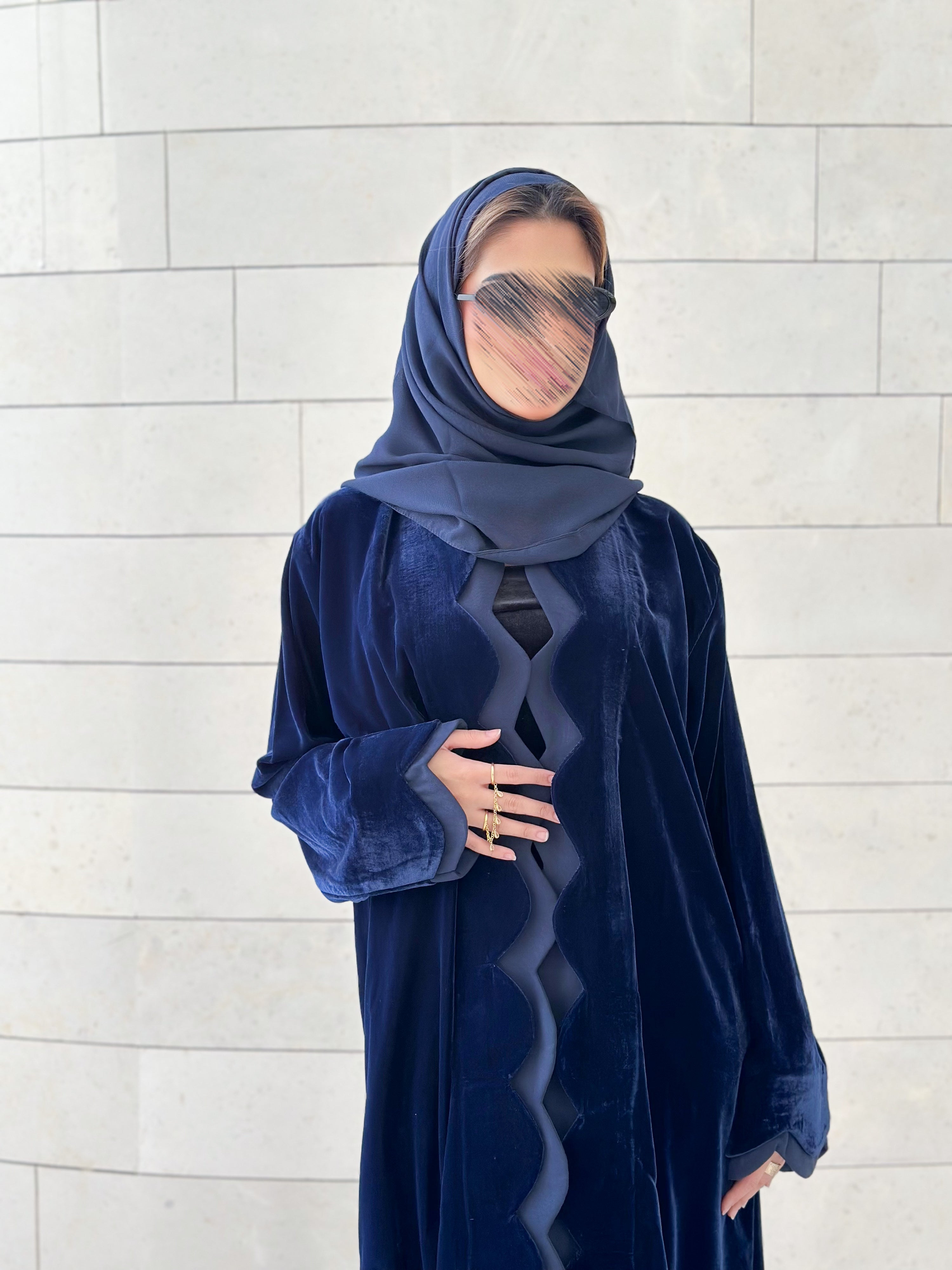 MWT538 - عباية مخمل كحلي