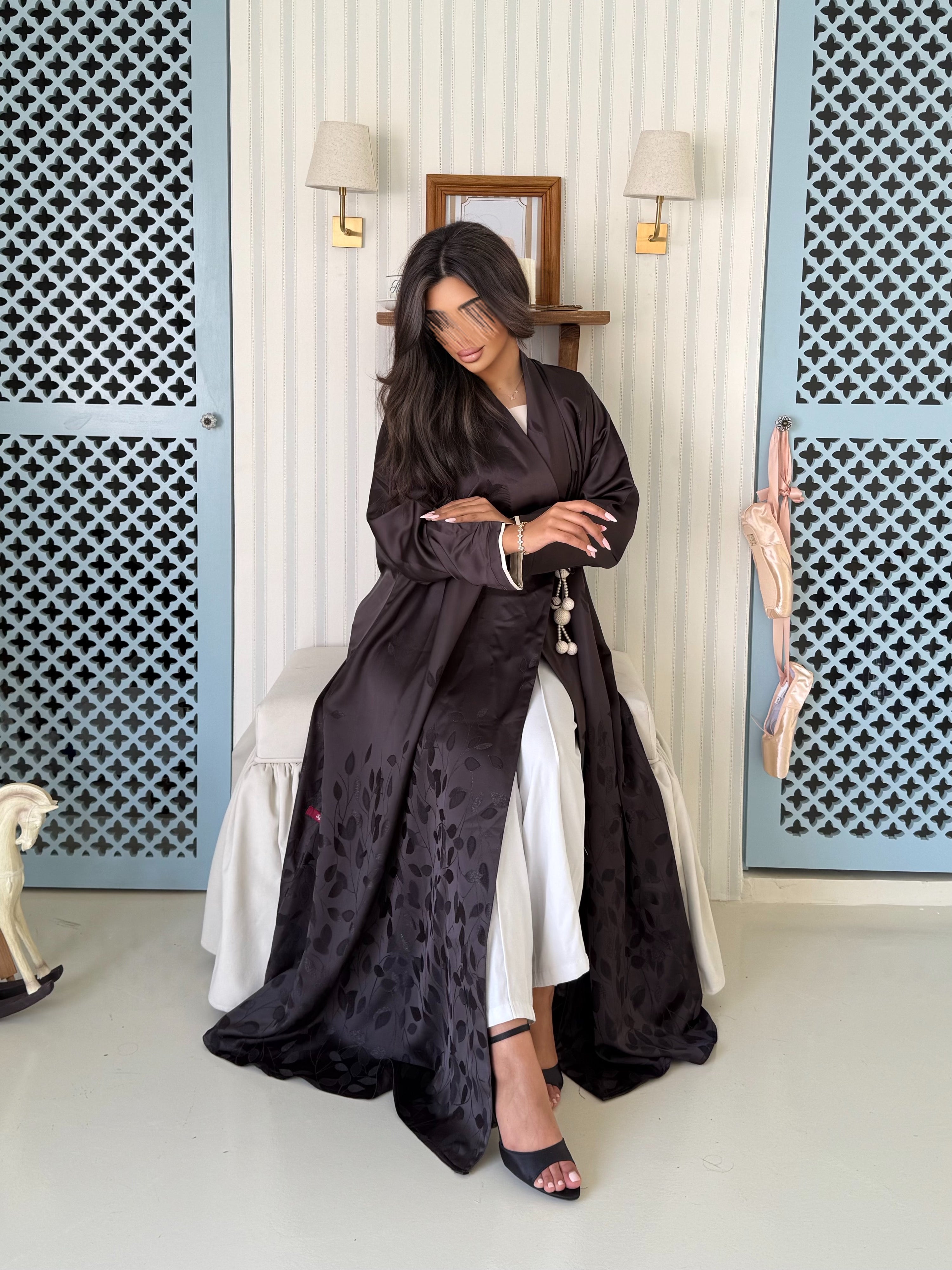 MW645 - Light Crepe Standing with Jacquard Half-Cloche