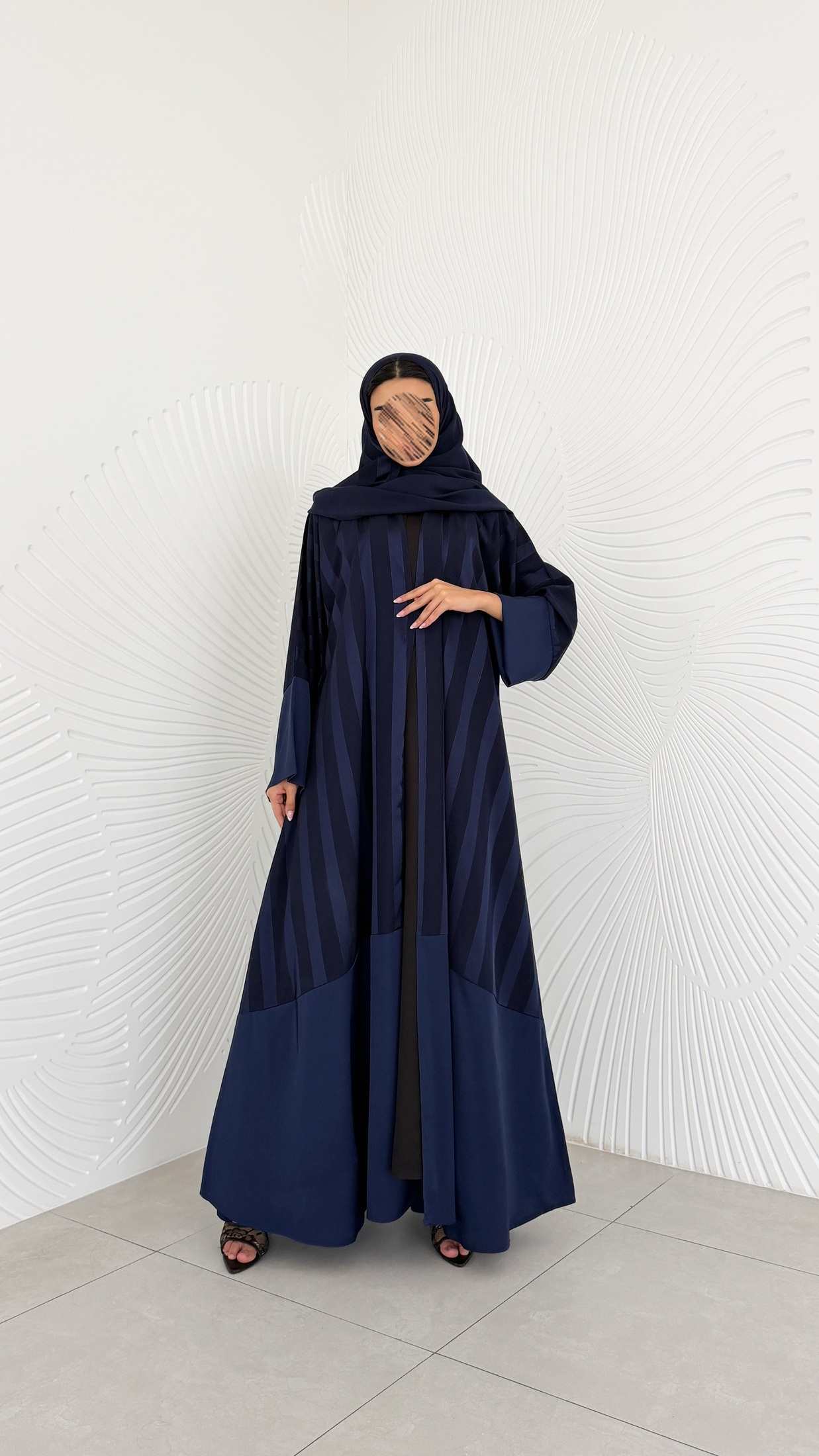 MWT2082 - عباية مقلمة كحلية - Aya