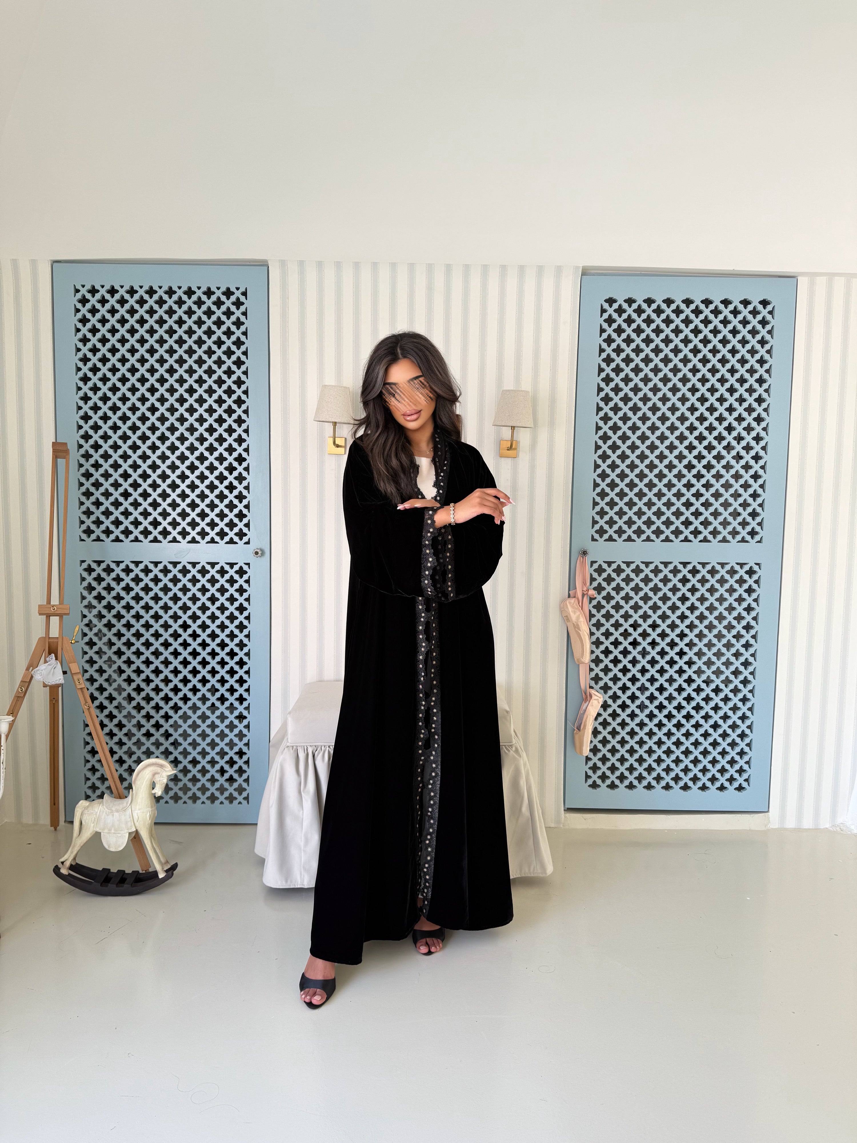 MW645 - Light Crepe Standing with Jacquard Half-Cloche