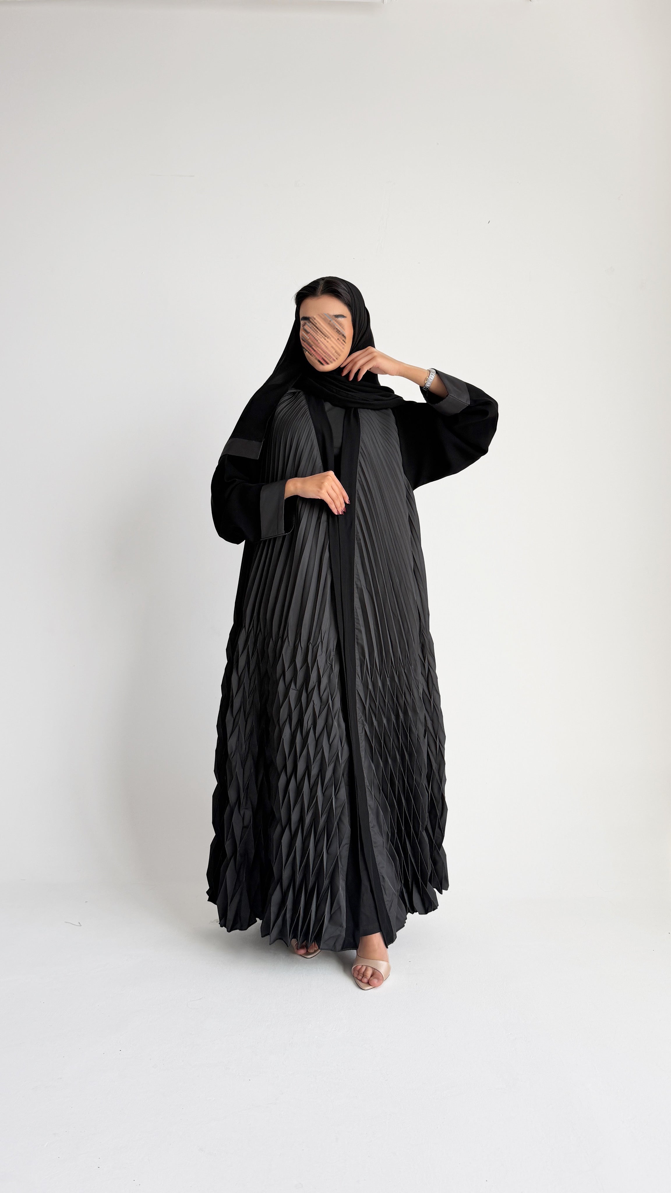 MW2069 - عبايه بقماش تفتة مع اضافة تكسير ثري دي - Aya