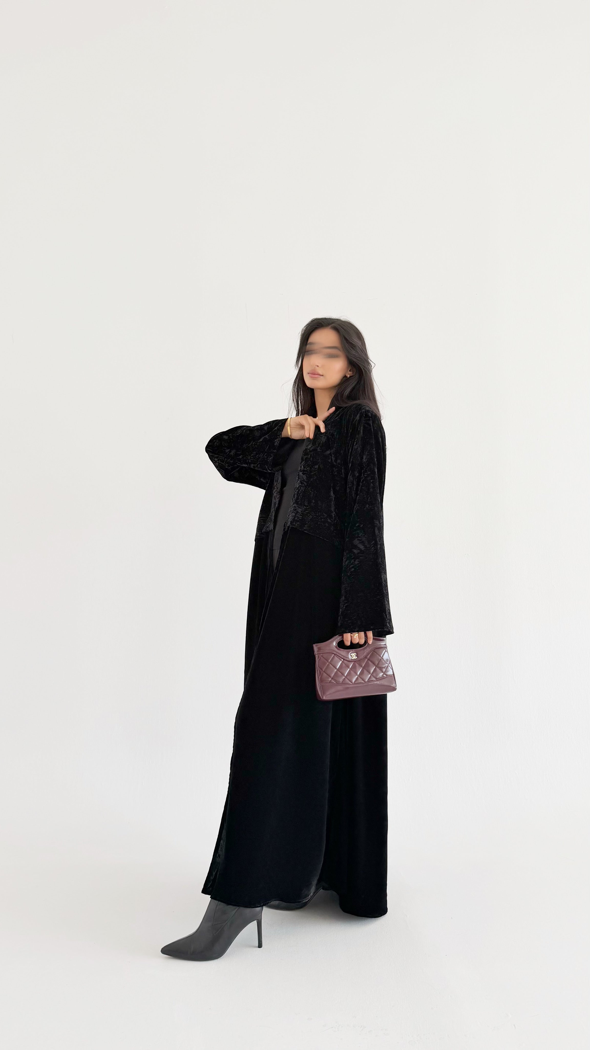 MW1833 - عباية مخمل بخامتين المشجر والمخمل القطيفي