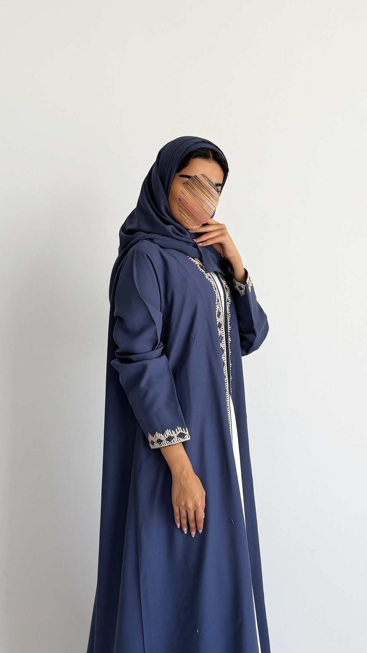 MWT4252 - عباية كريب الشرقيه بشك يدوي سكري - Aya