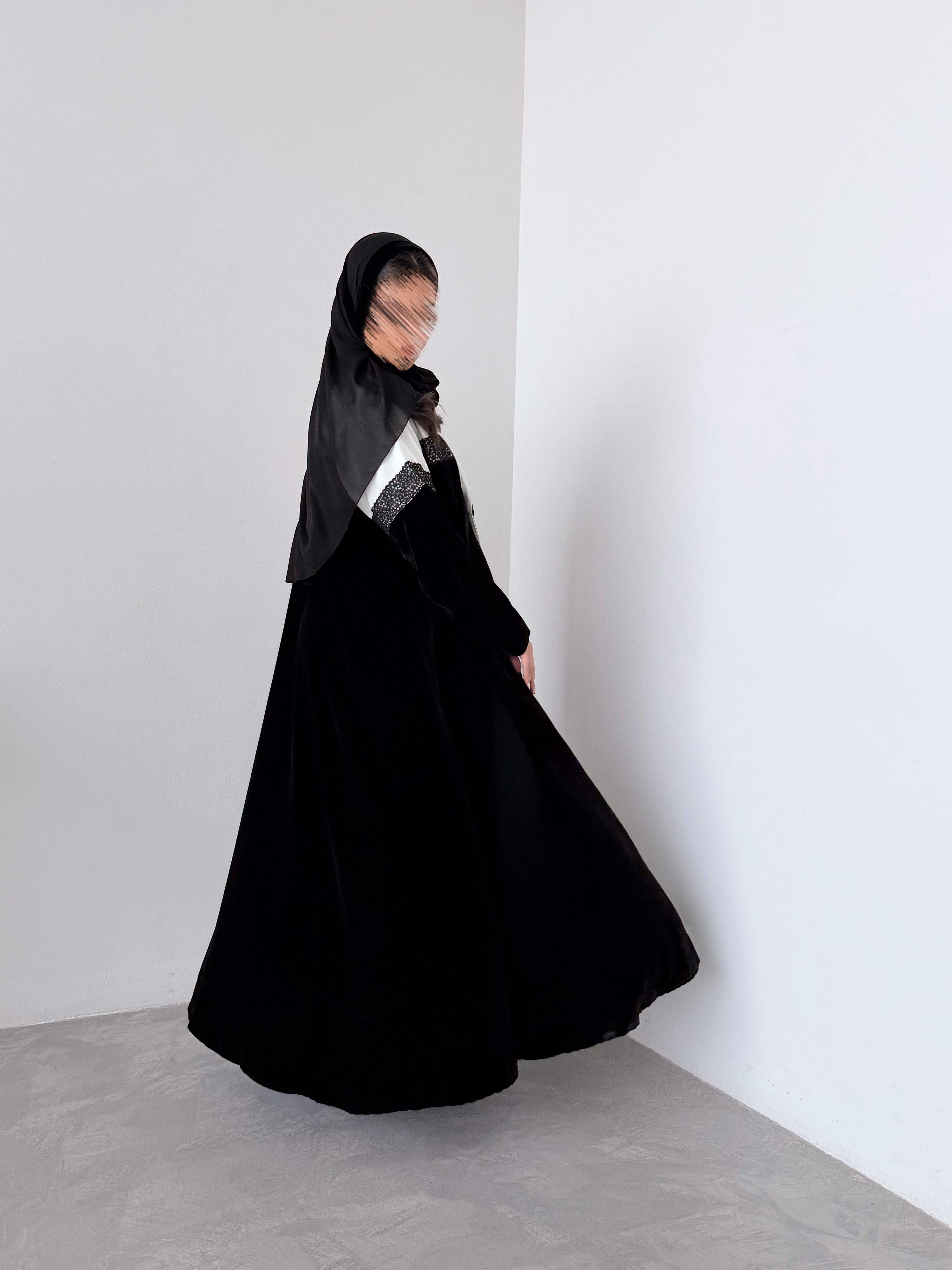 MW645 - Light Crepe Standing with Jacquard Half-Cloche