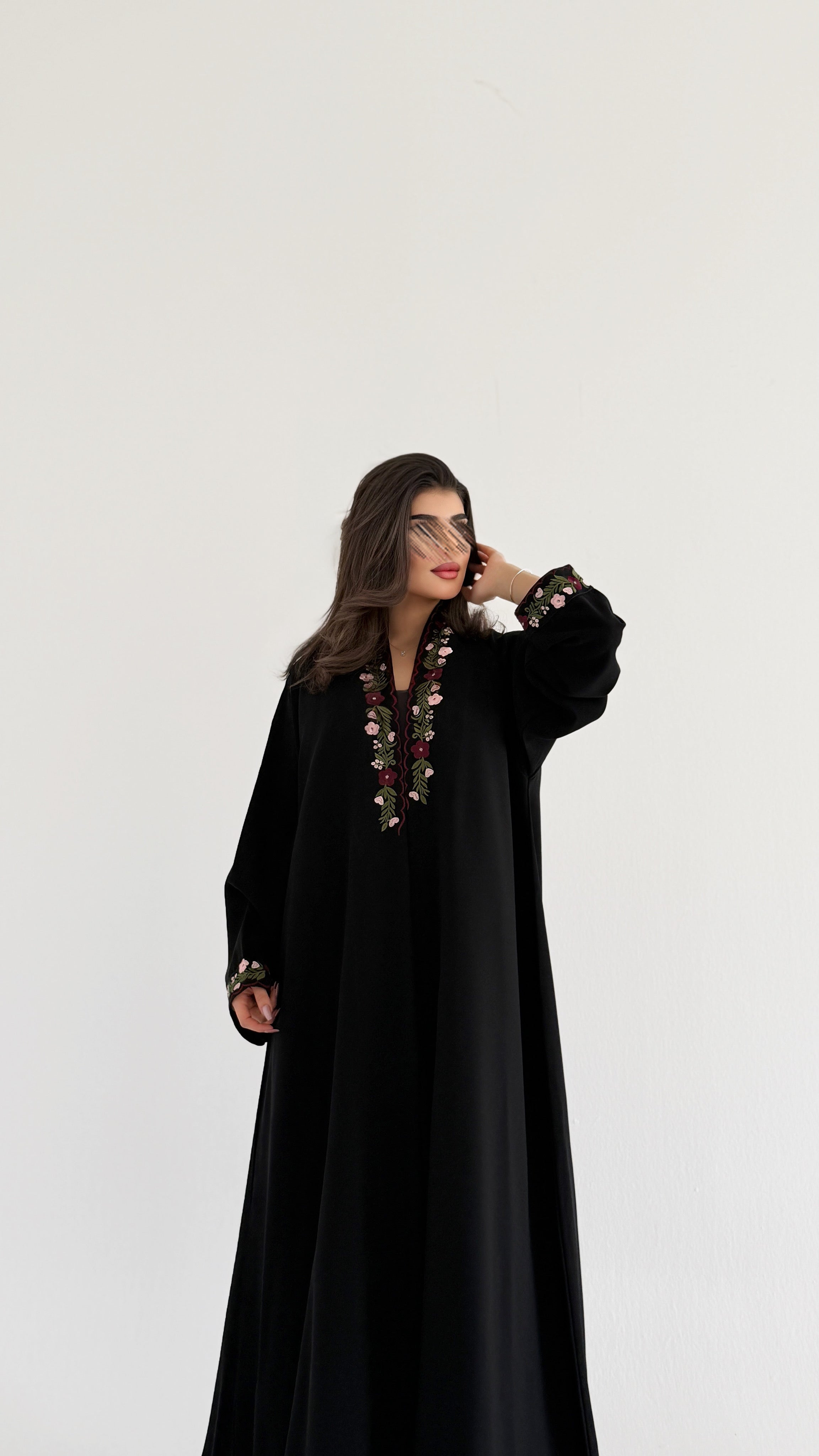 MW2099 - عبايه كريب مع اضافة تطريز انيقة - Aya