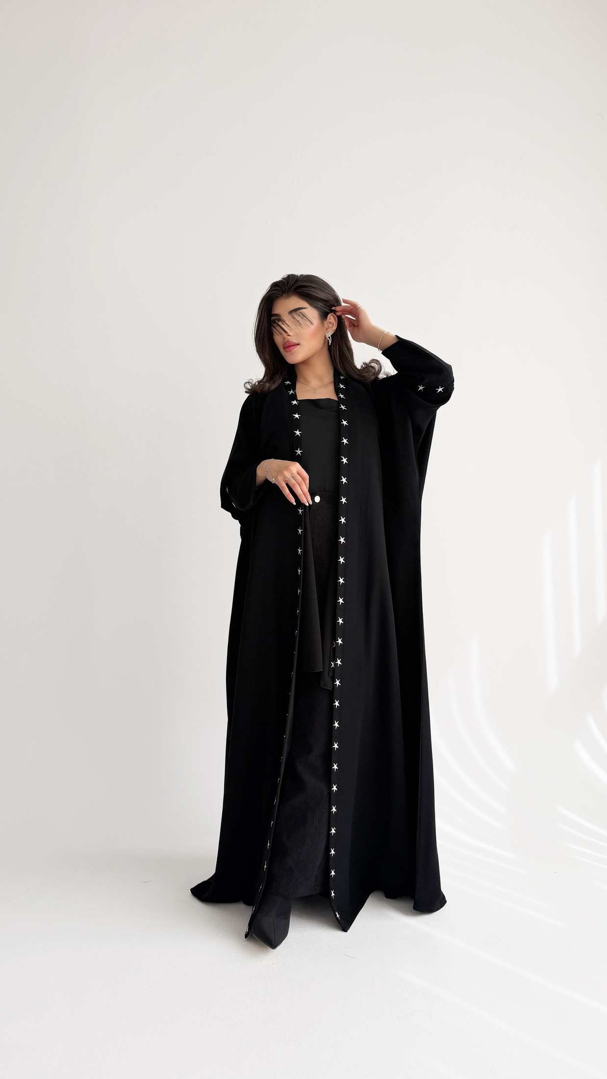 MWT1035 - عبايه اسود بتطريز نجوم - Aya
