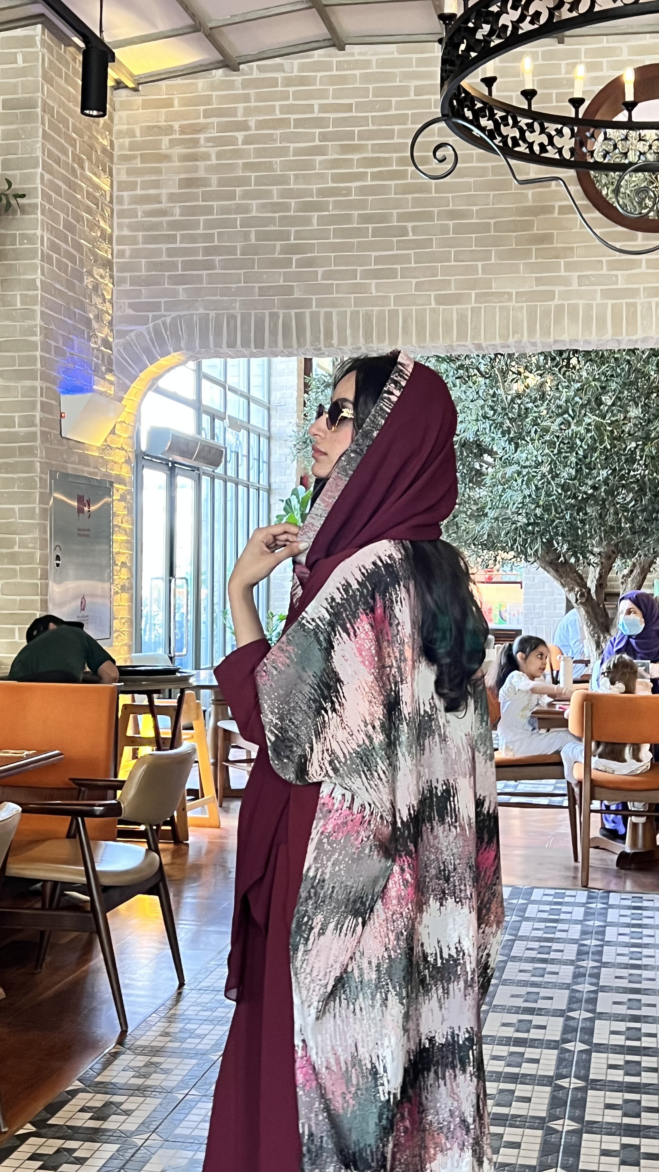 MW1305 - عباية قصه فراشه قماش جاكار مع كريب - Aya
