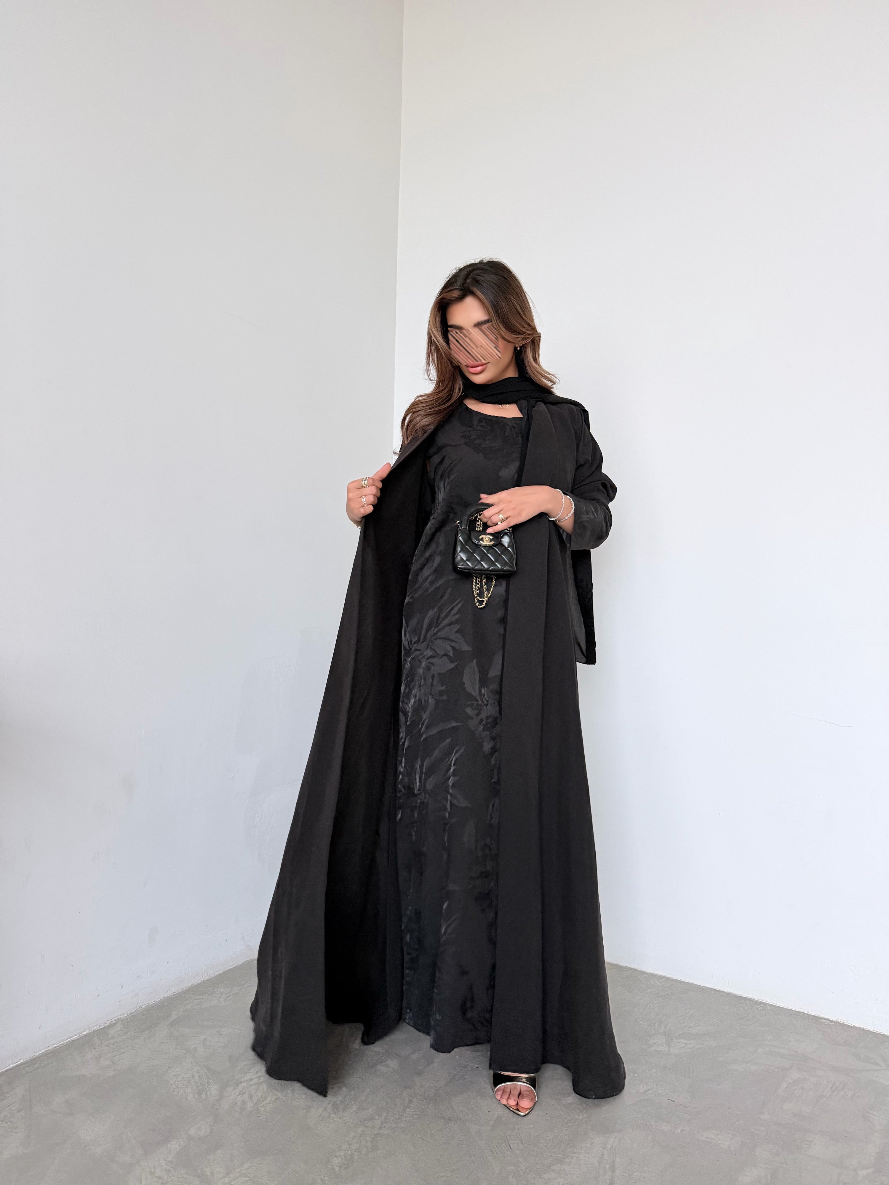 MWT5067 - عباية سوداء مع فستان داخلي أسود مورّد أنيق - Aya