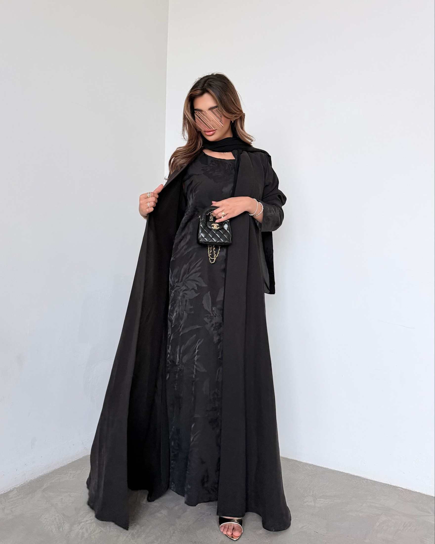 MWT5067 - عباية سوداء مع فستان داخلي أسود مورّد أنيق - Aya