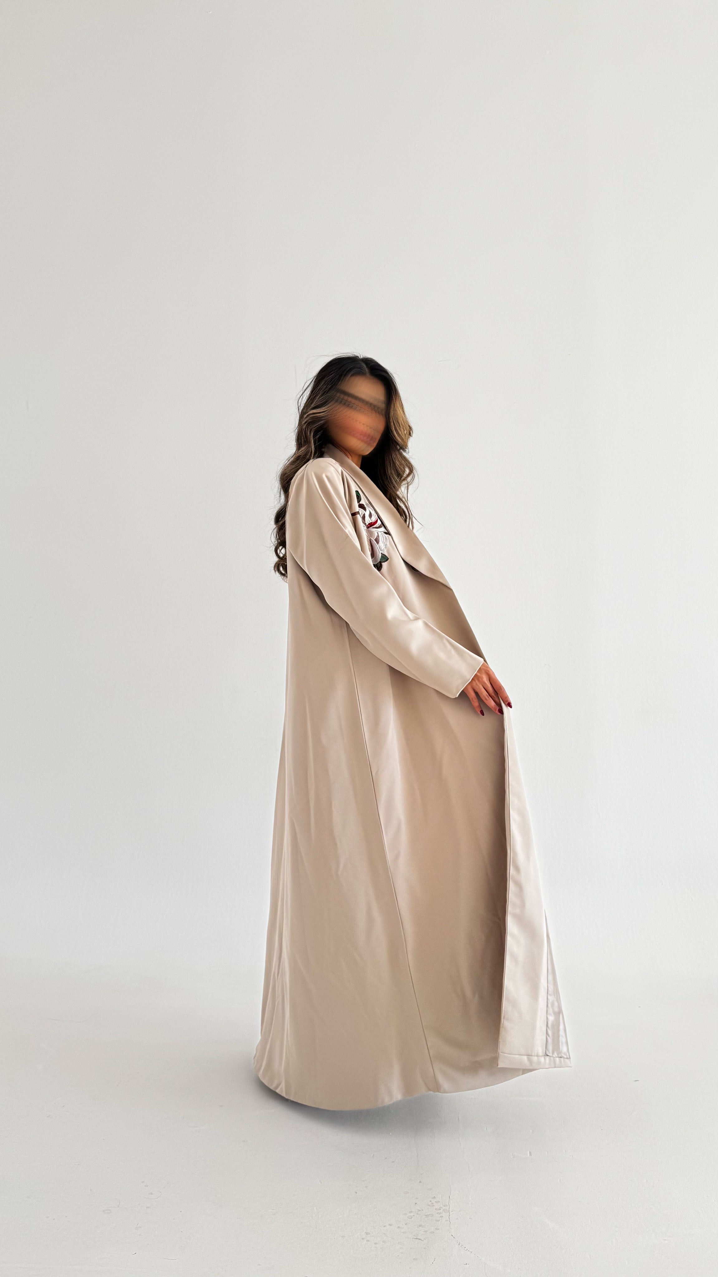 MW1705 - عباية بليزر بتطريز بقماش كريب - Aya