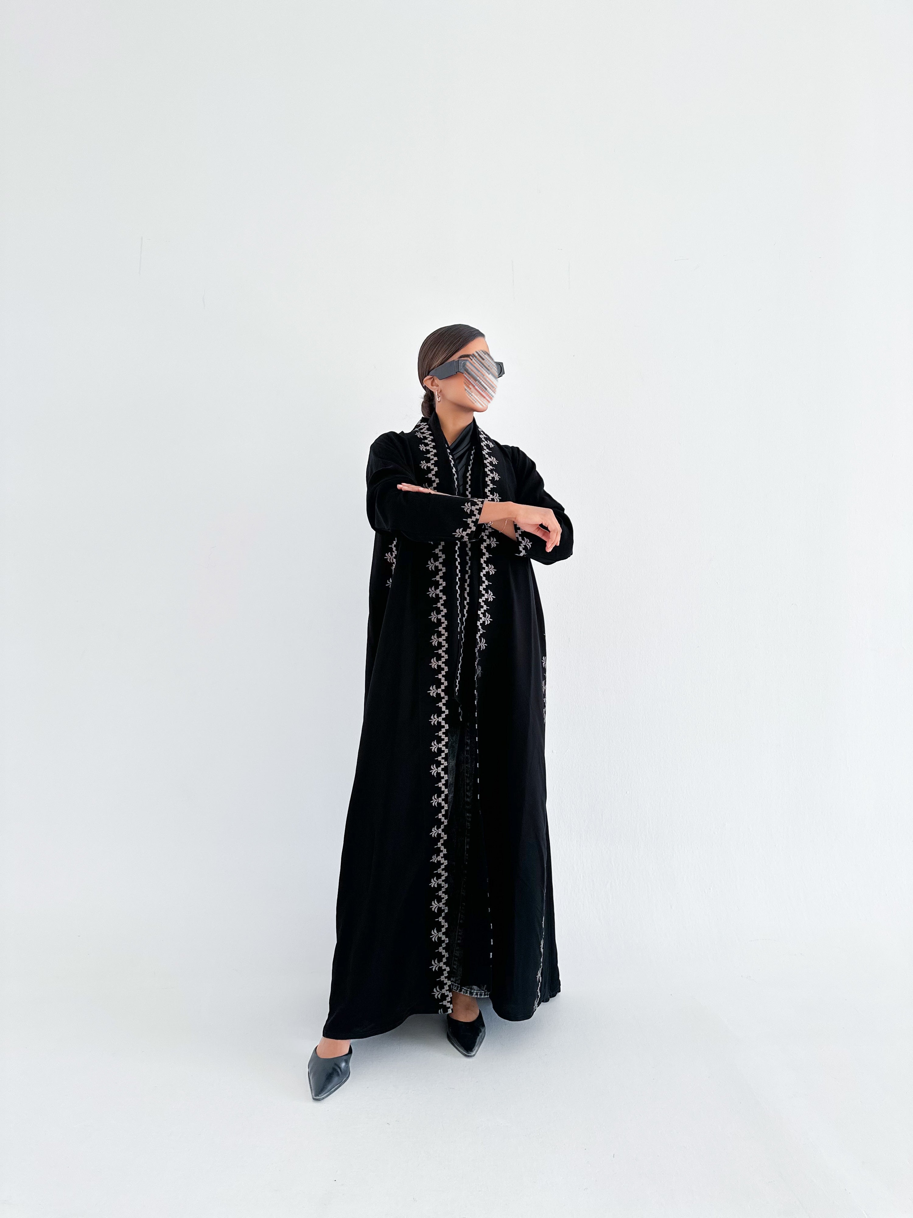 MW645 - Light Crepe Standing with Jacquard Half-Cloche