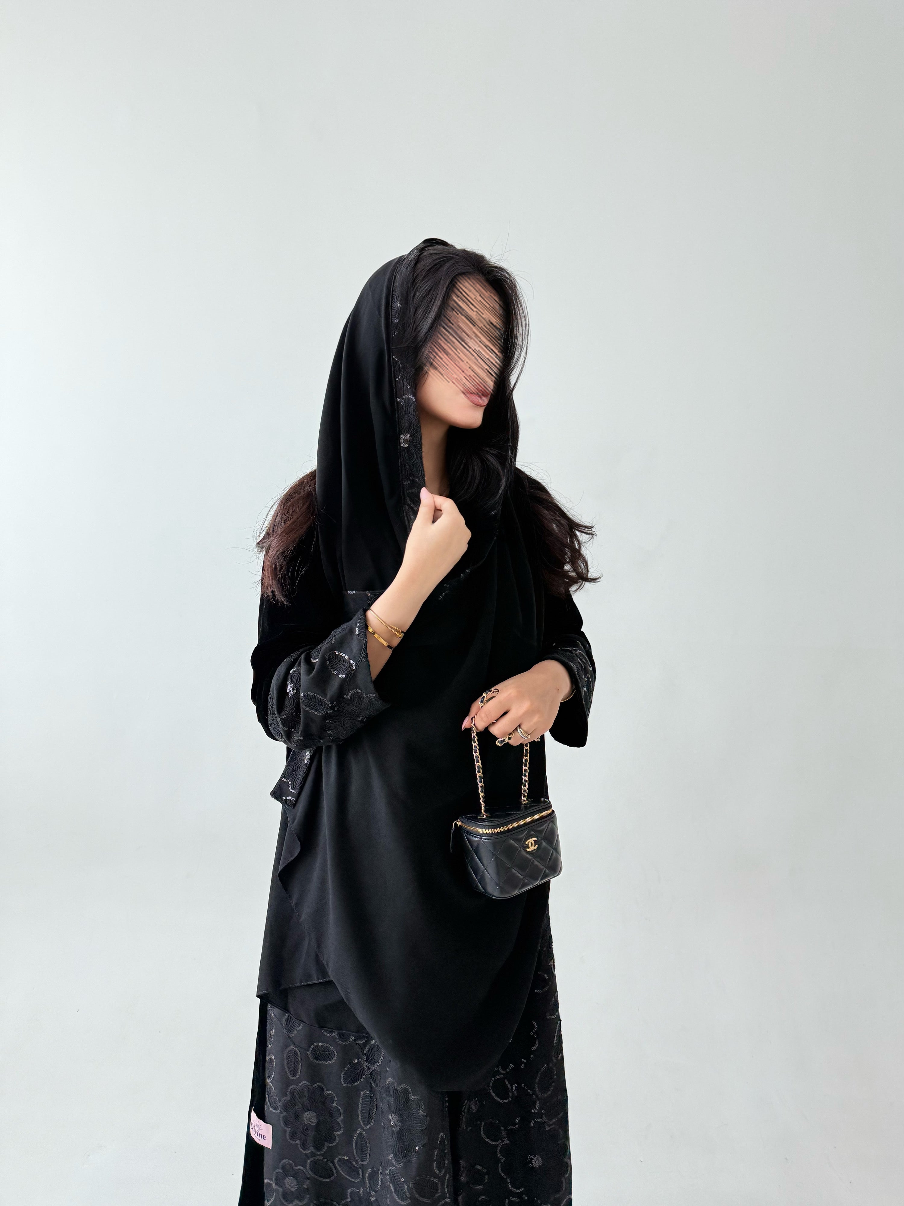 MWT811 - عباية مخمل مع تدخيلة