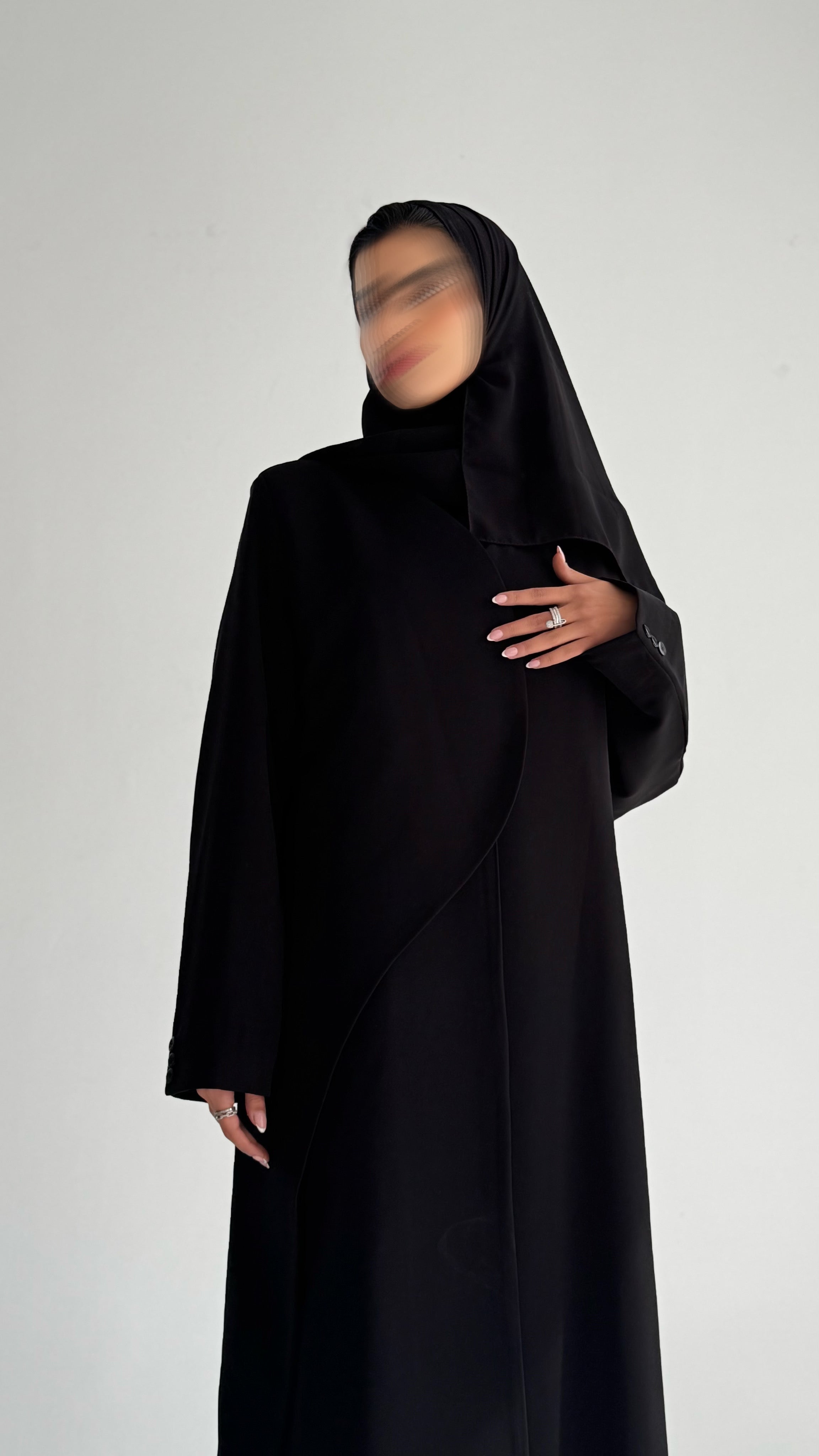 MW1869 - عباية بليزر بقصة من الامام عند الصدر