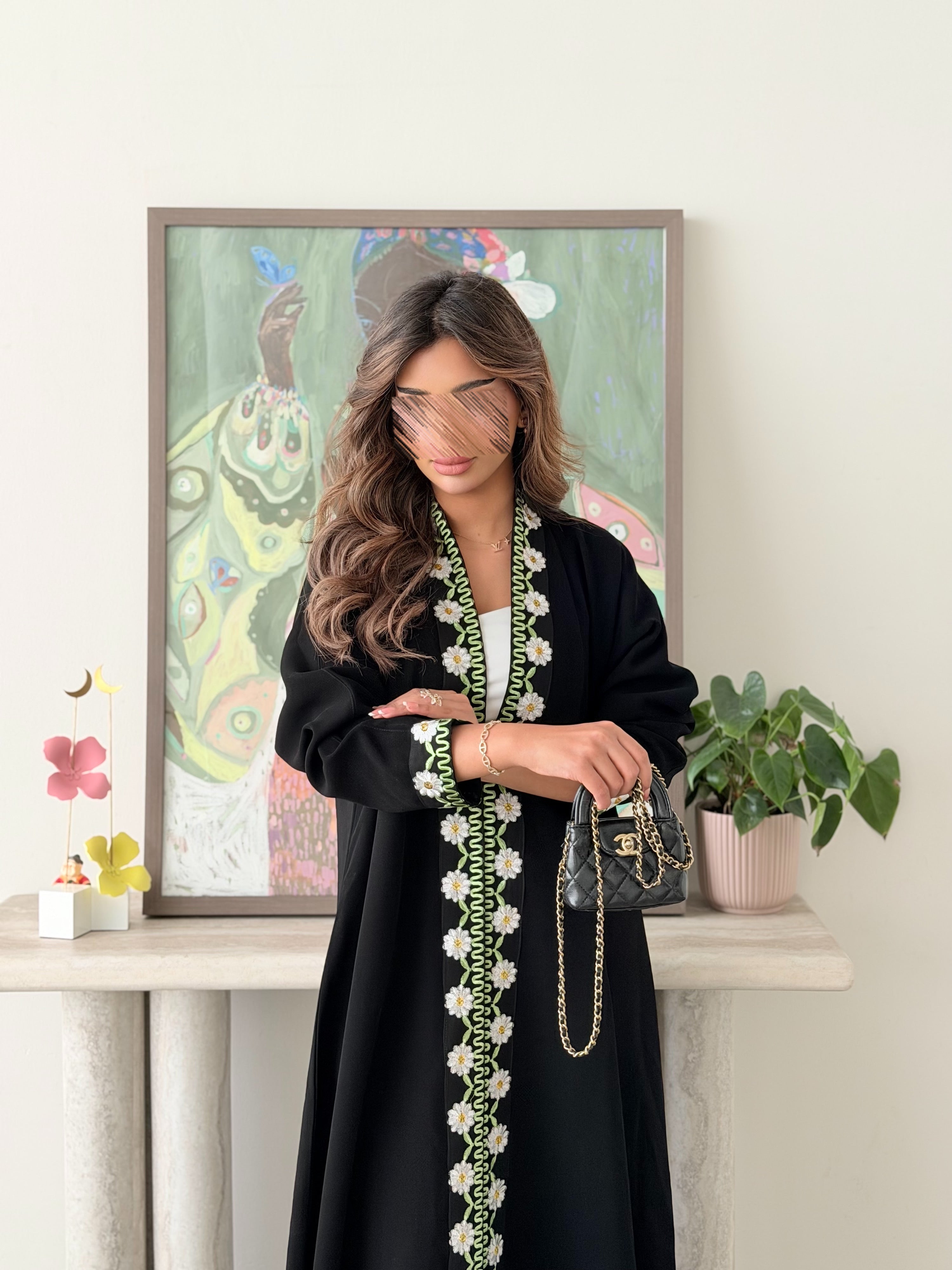 MWT791 - عباية كريب أسود مع تطريز ورود - Aya