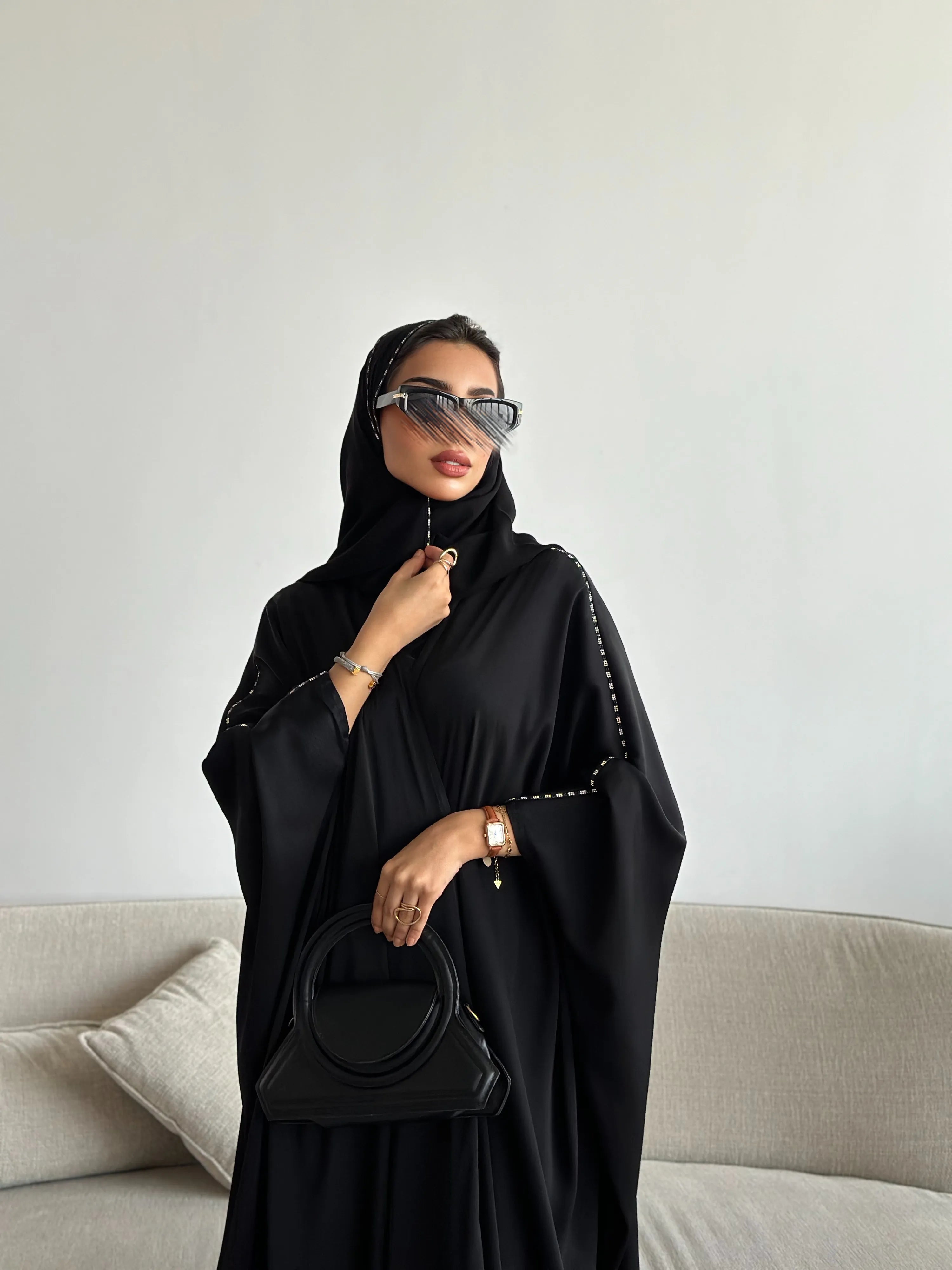 MWT4392 - عباية تيك توك بشت بكريستال أسود - Aya