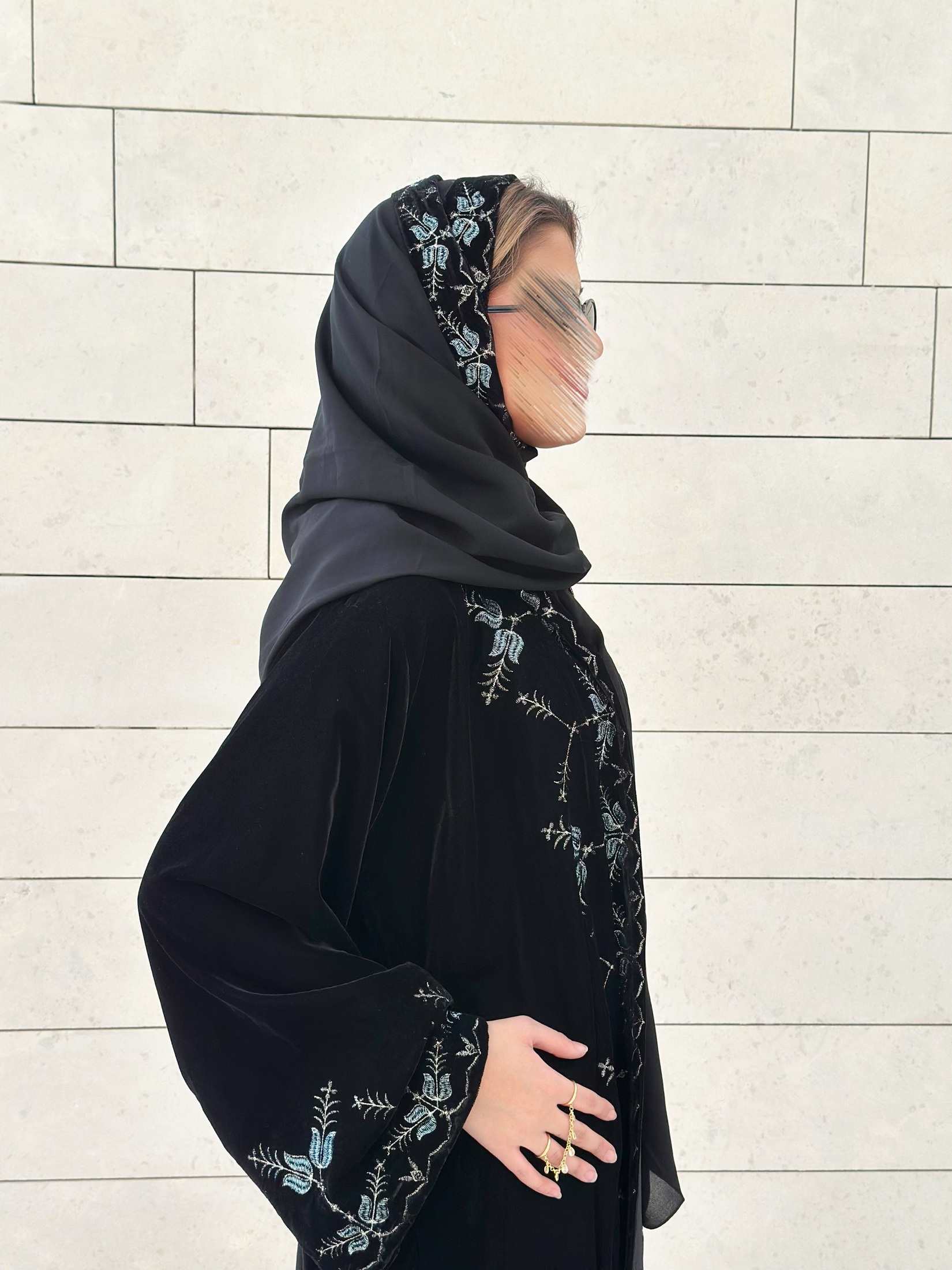 MWT549 - عباية مخمل مع تطريز بالكامل - Aya