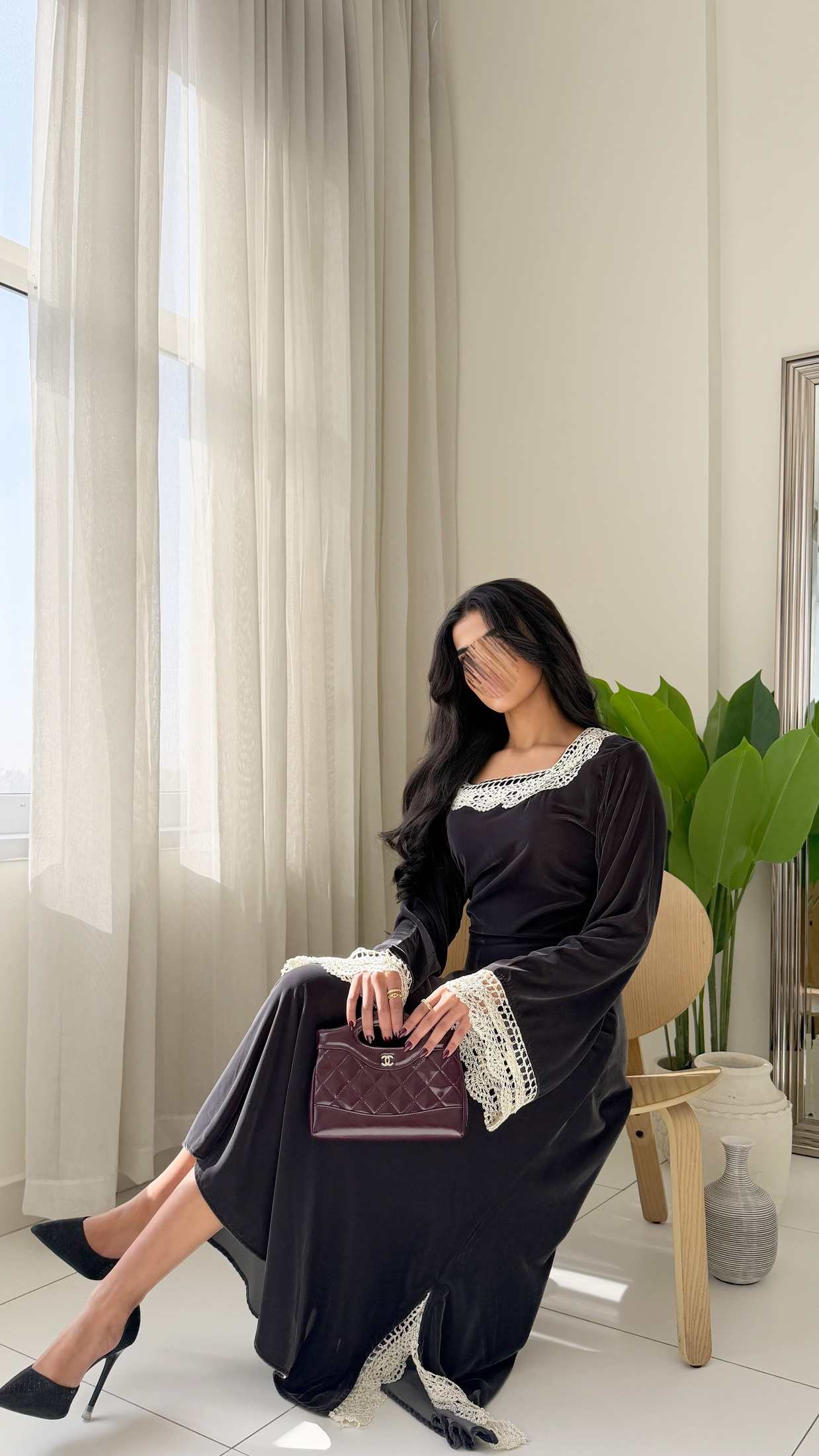 MWJ003 - جلابية مخمل ناعمة مع لمسة كروشية بيضاء راقية - Aya